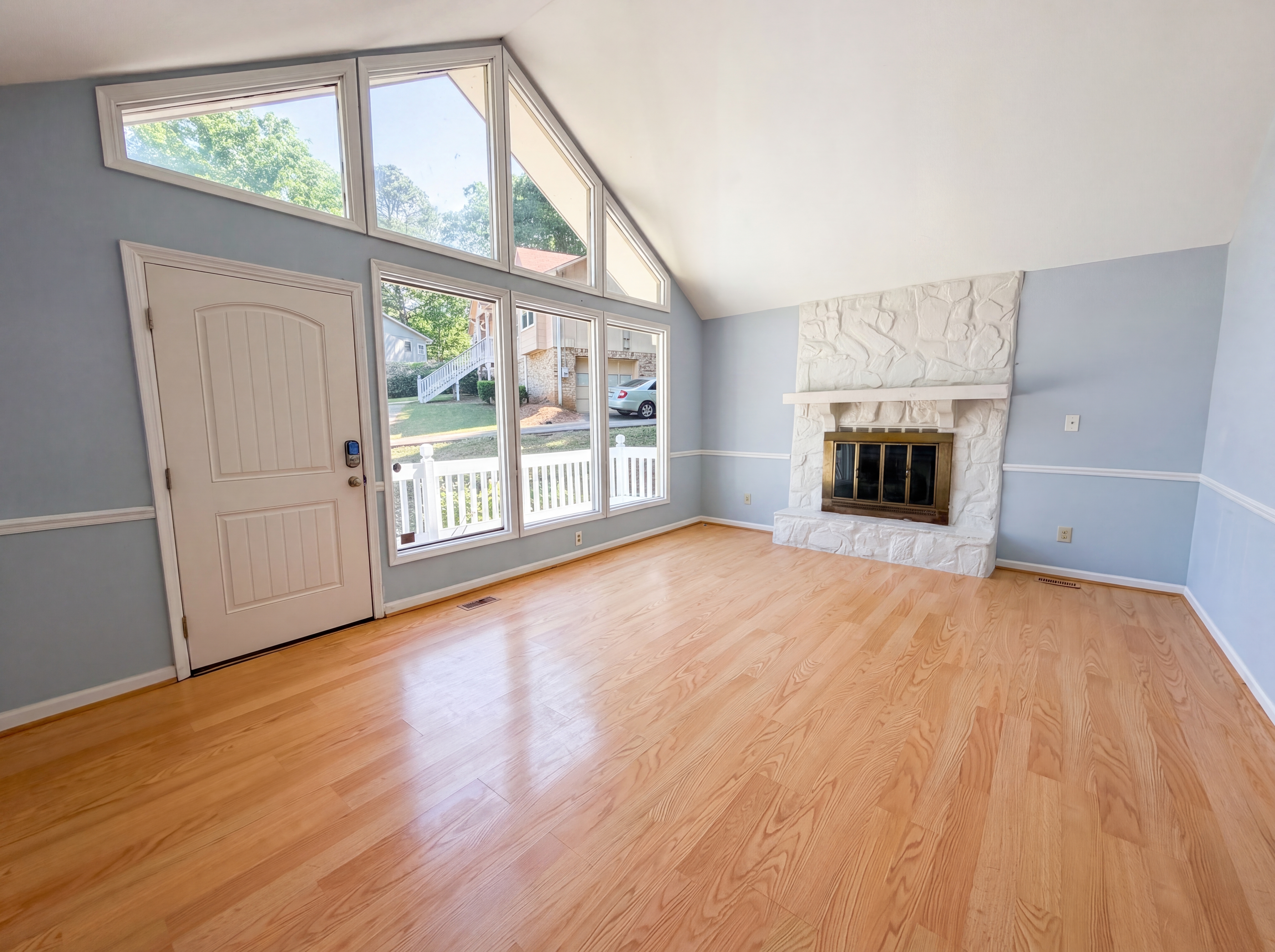 Photo 3 of 18 of 1500 Shady Oak Cir, Birmingham, AL