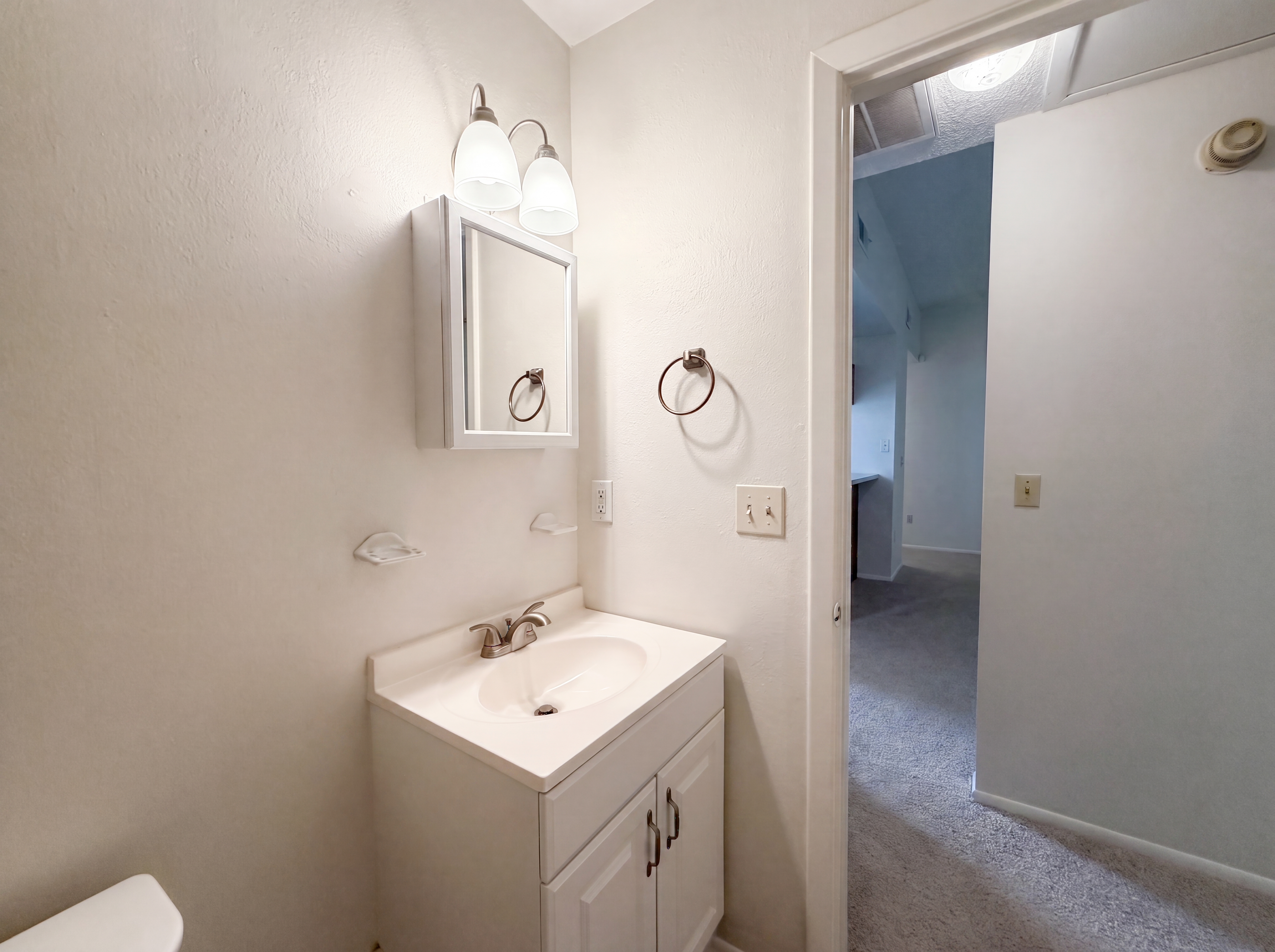 Photo 12 of 27 of 5720 Kneeland Ln, Tampa, FL