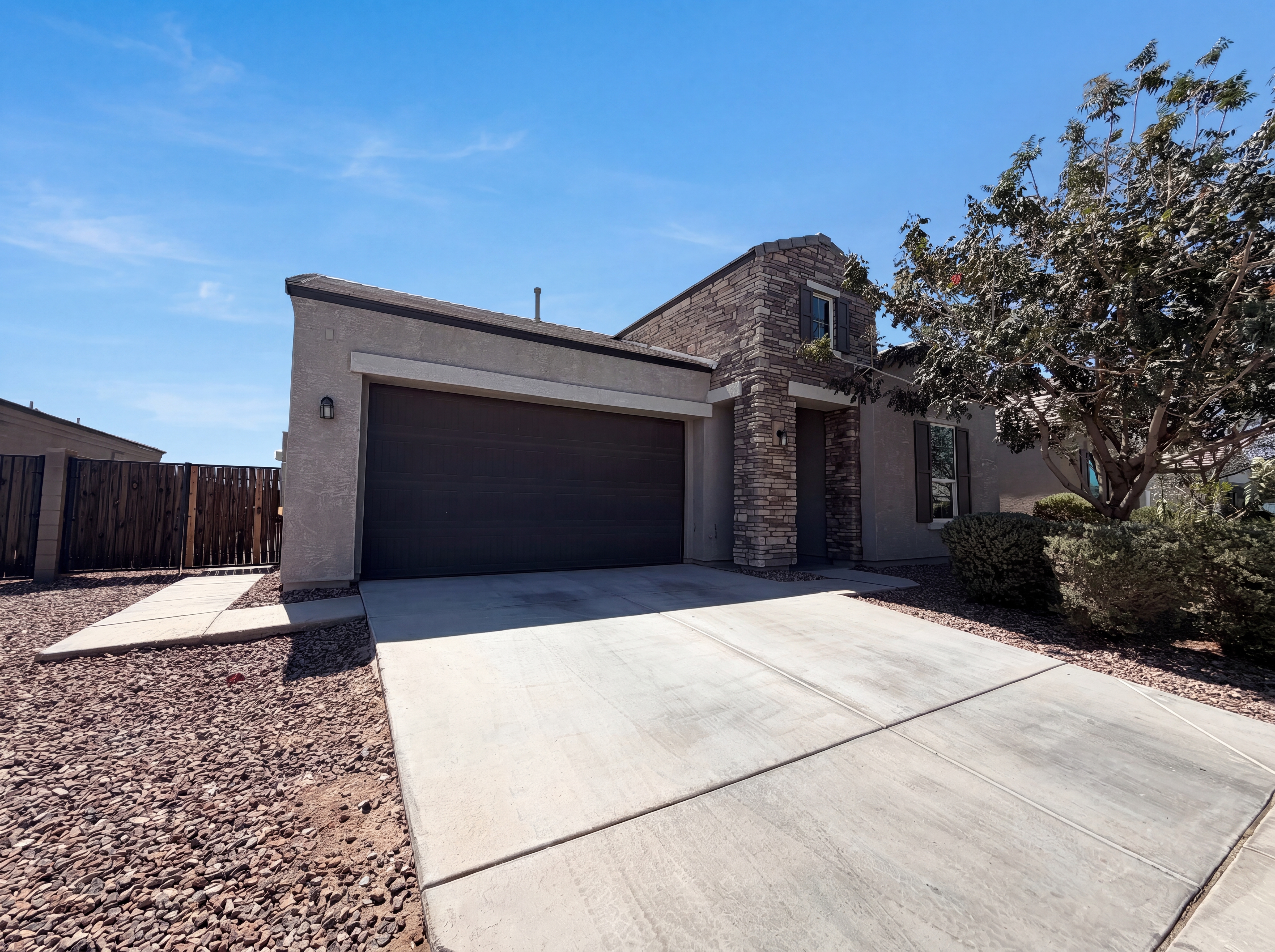 Photo 15 of 17 of 2528 N Comiskey Dr, Florence, AZ