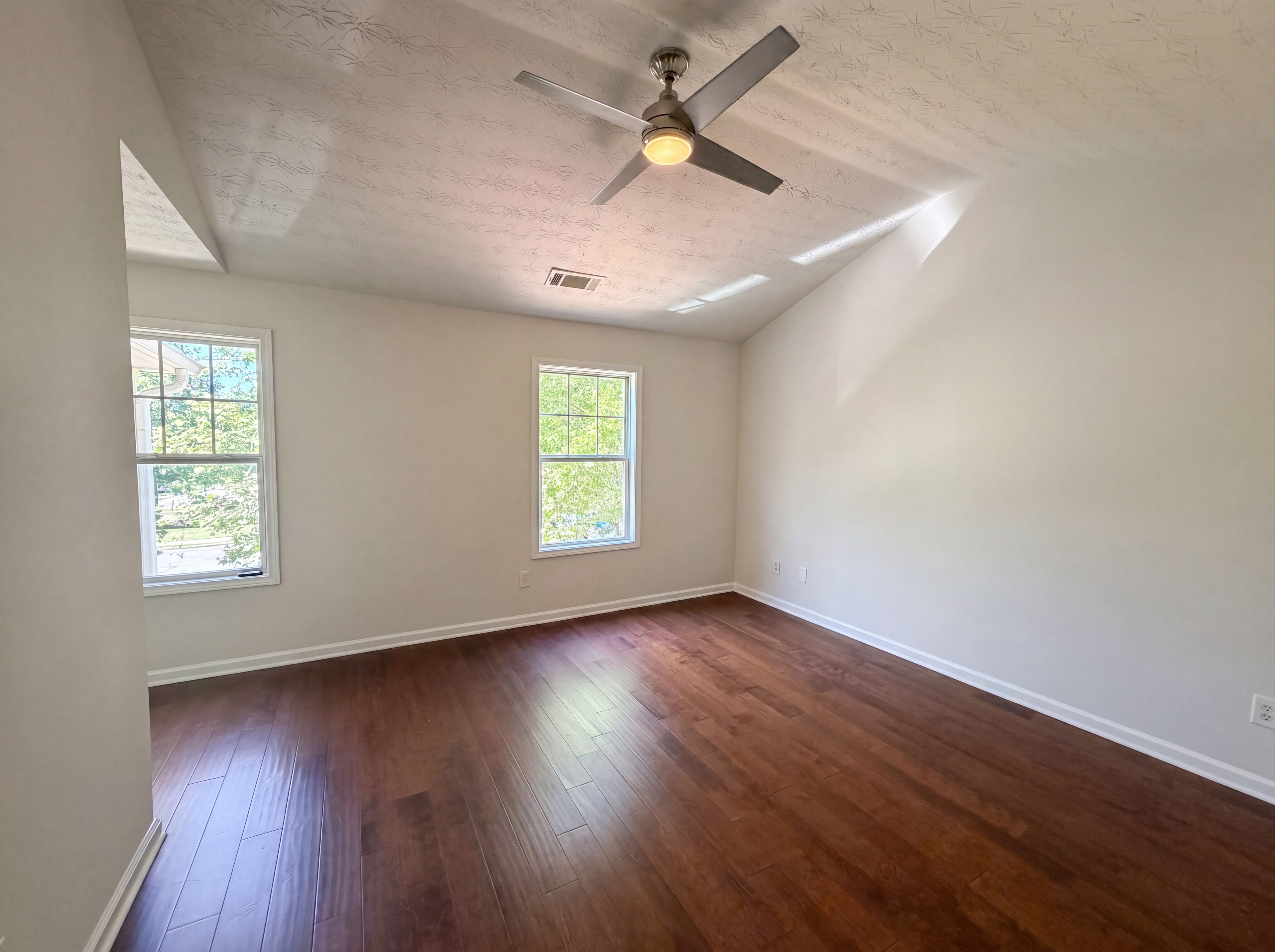 Photo 4 of 22 of 603 Marsh Lake Rd, Lawrenceville, GA