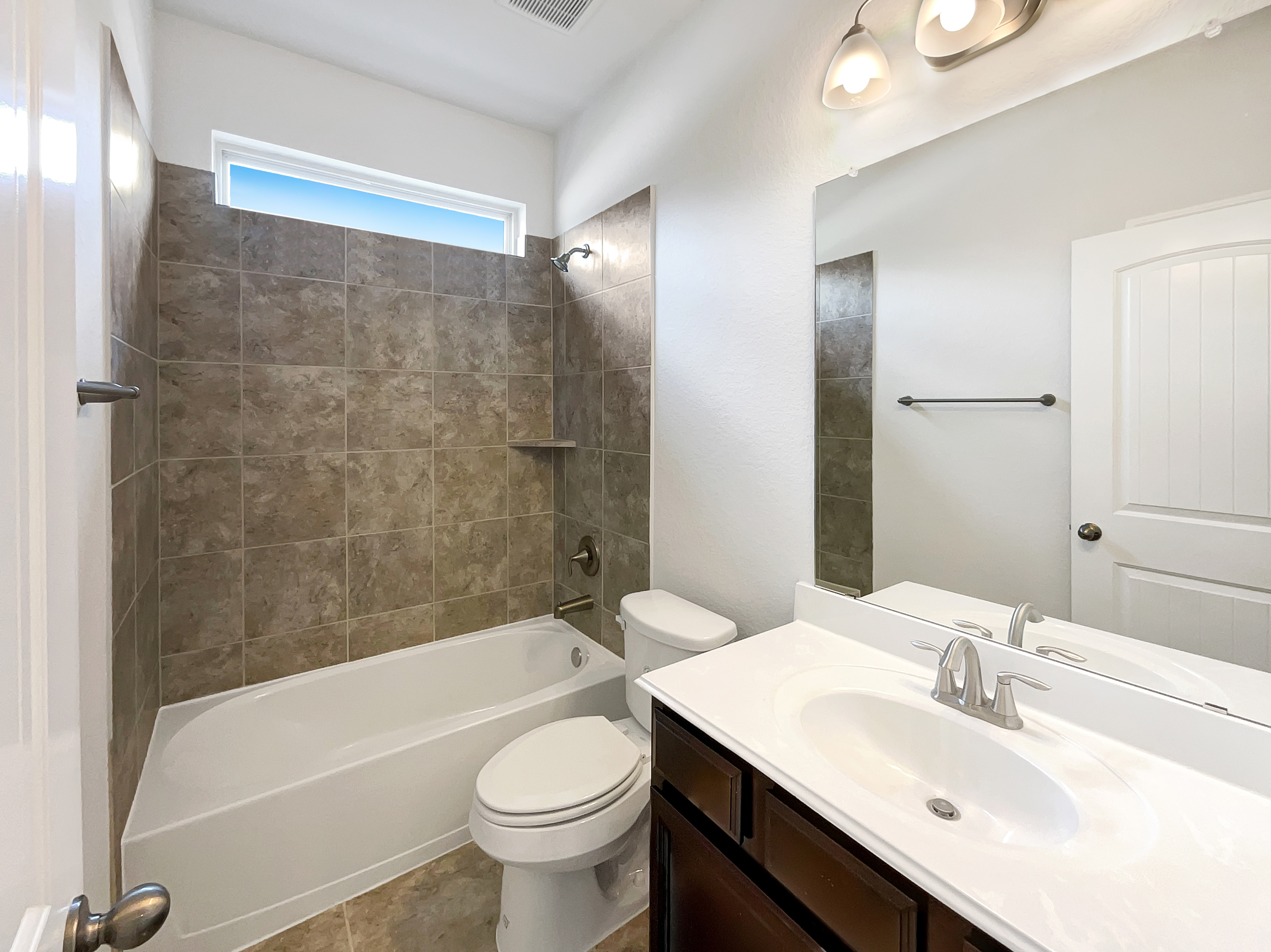 Photo 10 of 33 of 3627 Bartlett Way Dr, Pearland, TX