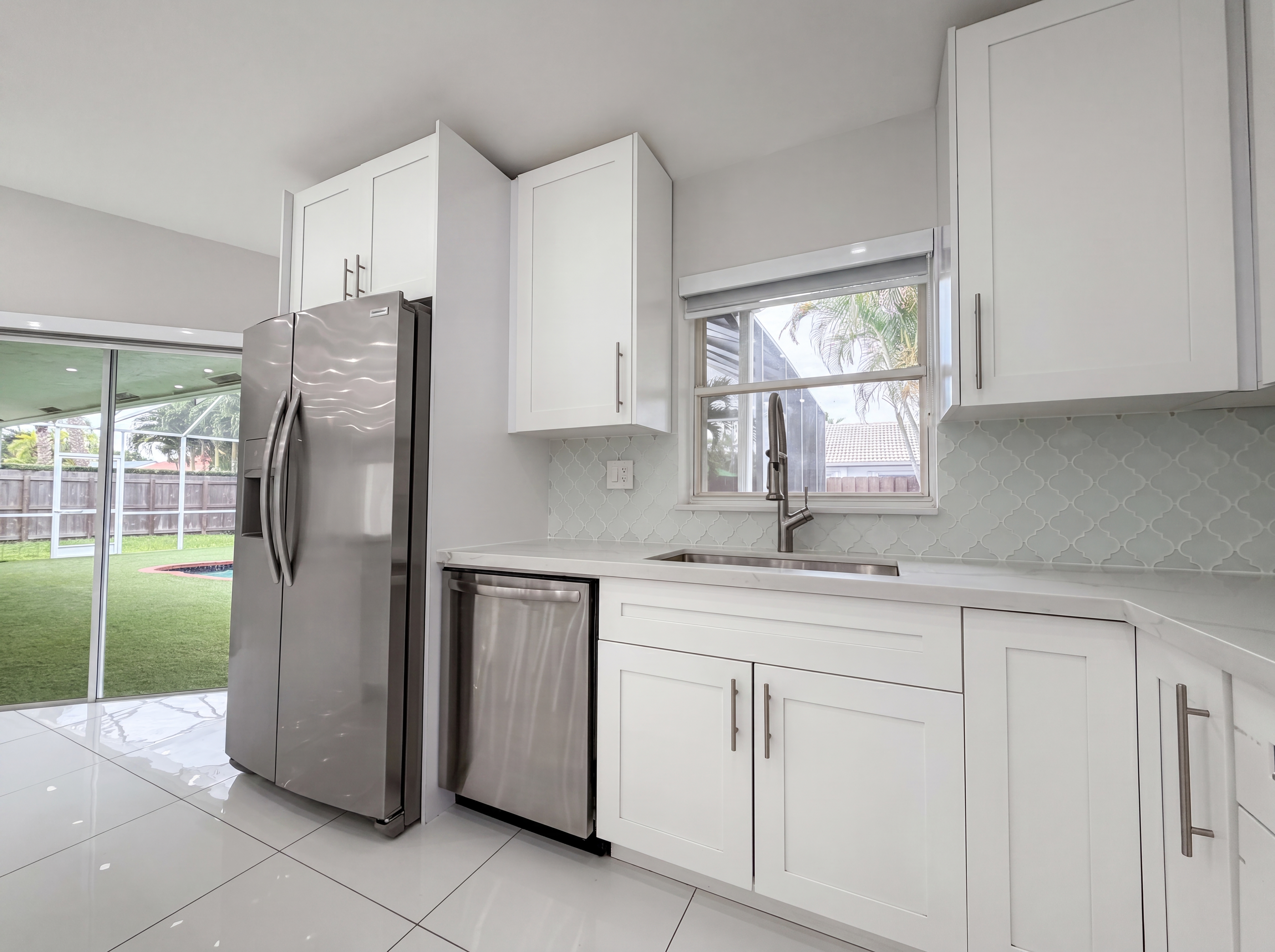 Photo 2 of 25 of 16571 SW 145th Ave, Miami, FL