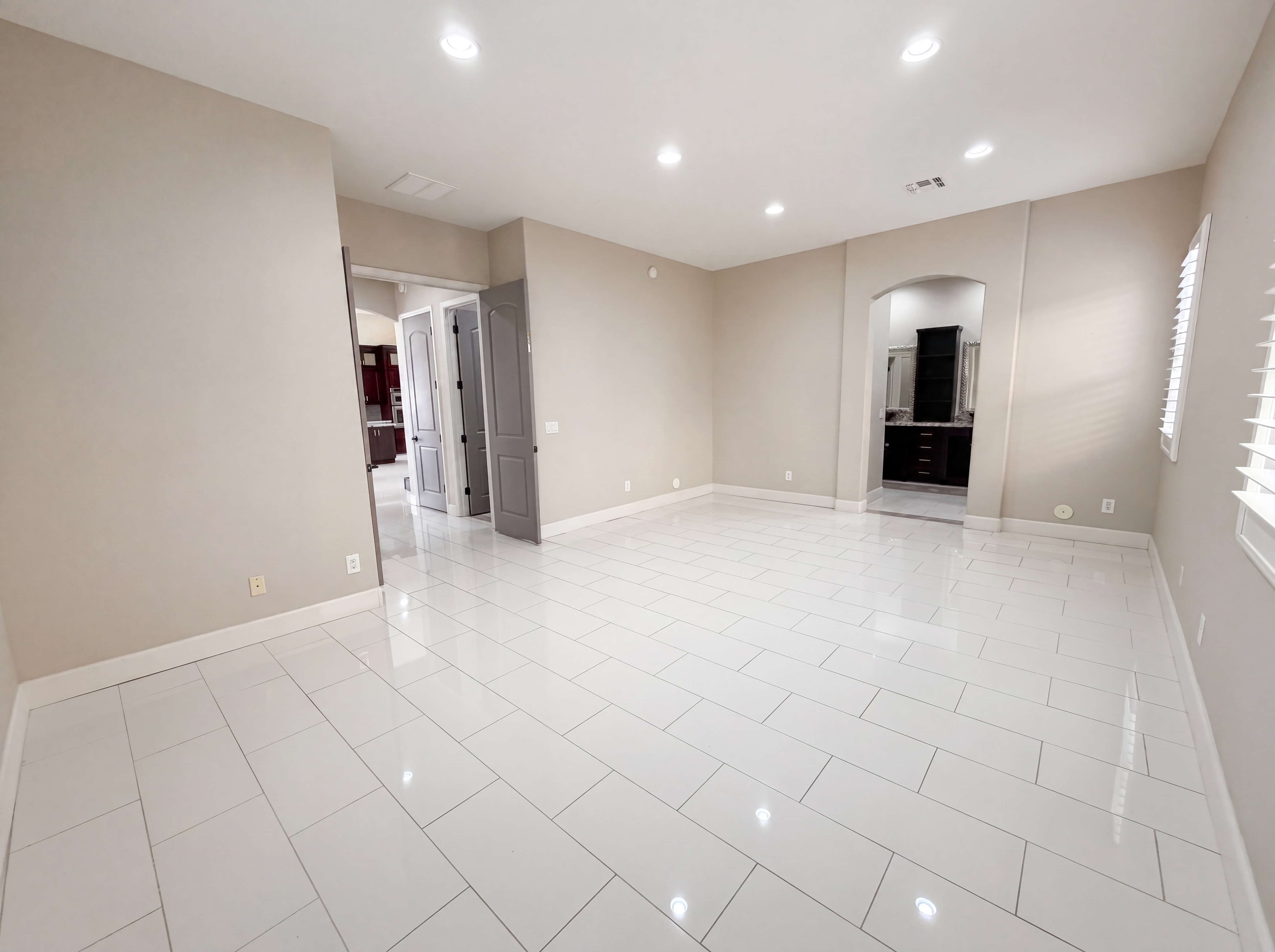 Photo 4 of 37 of 1738 E Beretta Pl, Chandler, AZ