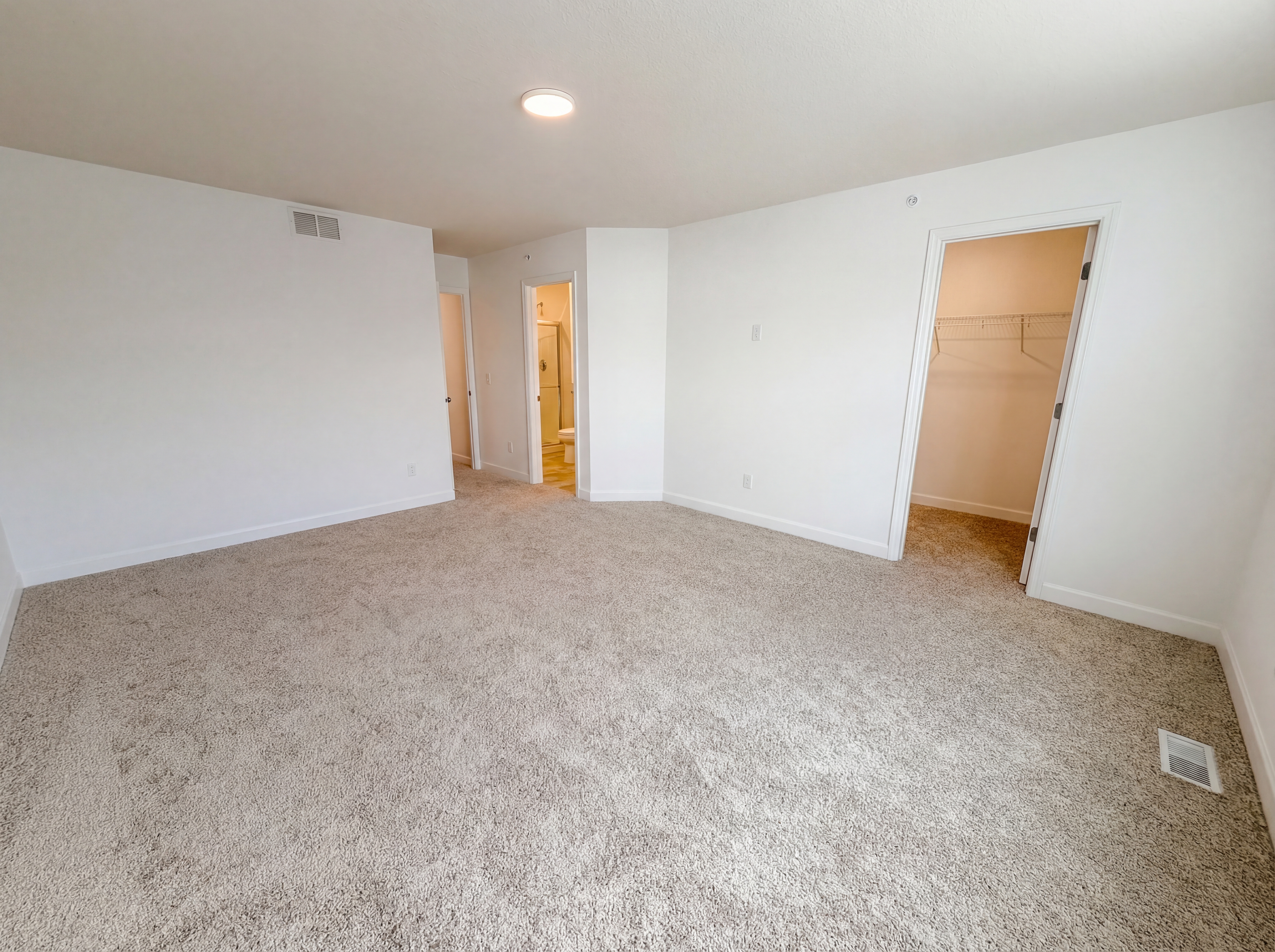 Photo 4 of 22 of 3022 Basswood St, Little Canada, MN
