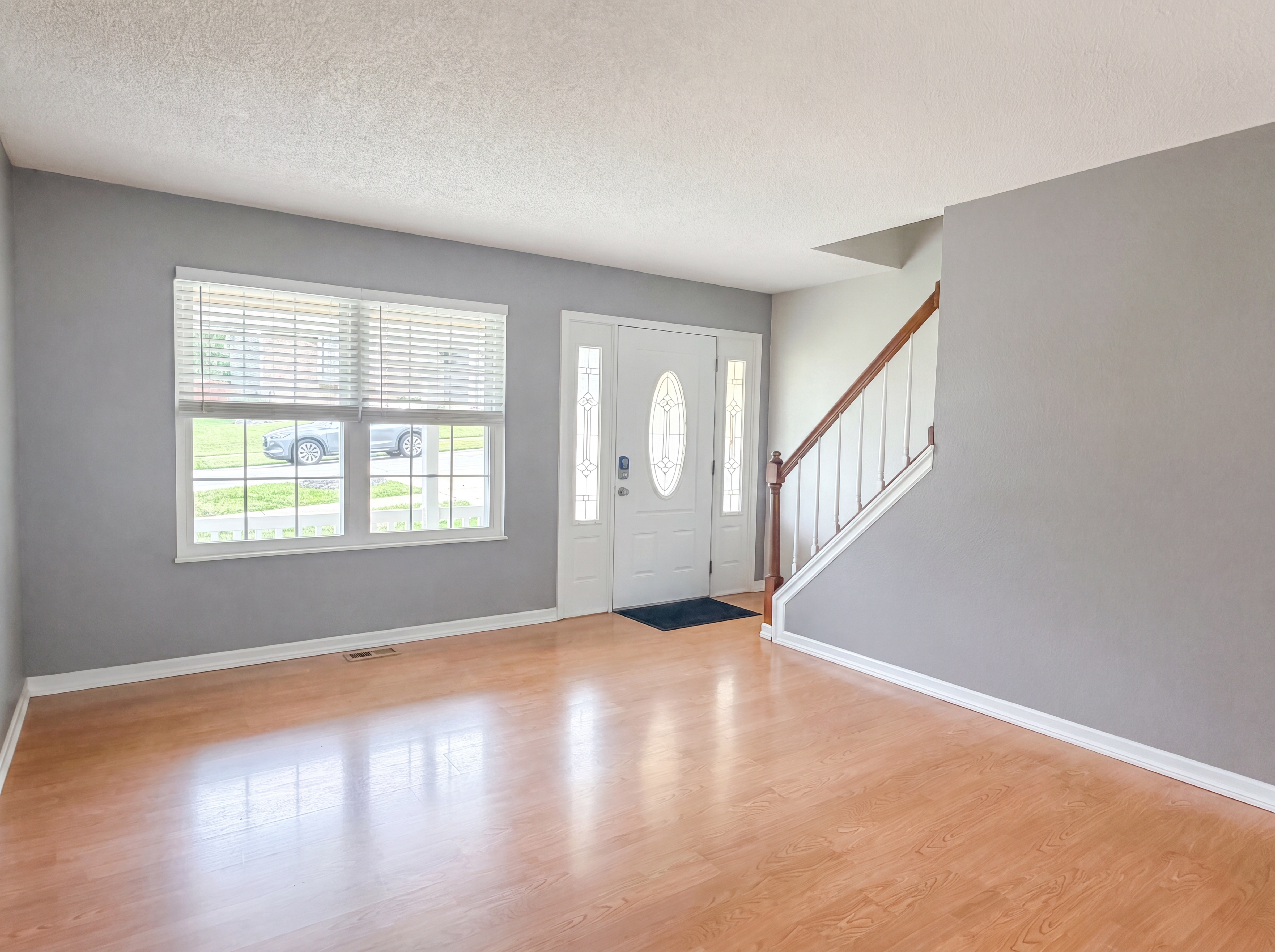 Photo 3 of 21 of 912 Mill Creek Dr, Imperial, MO
