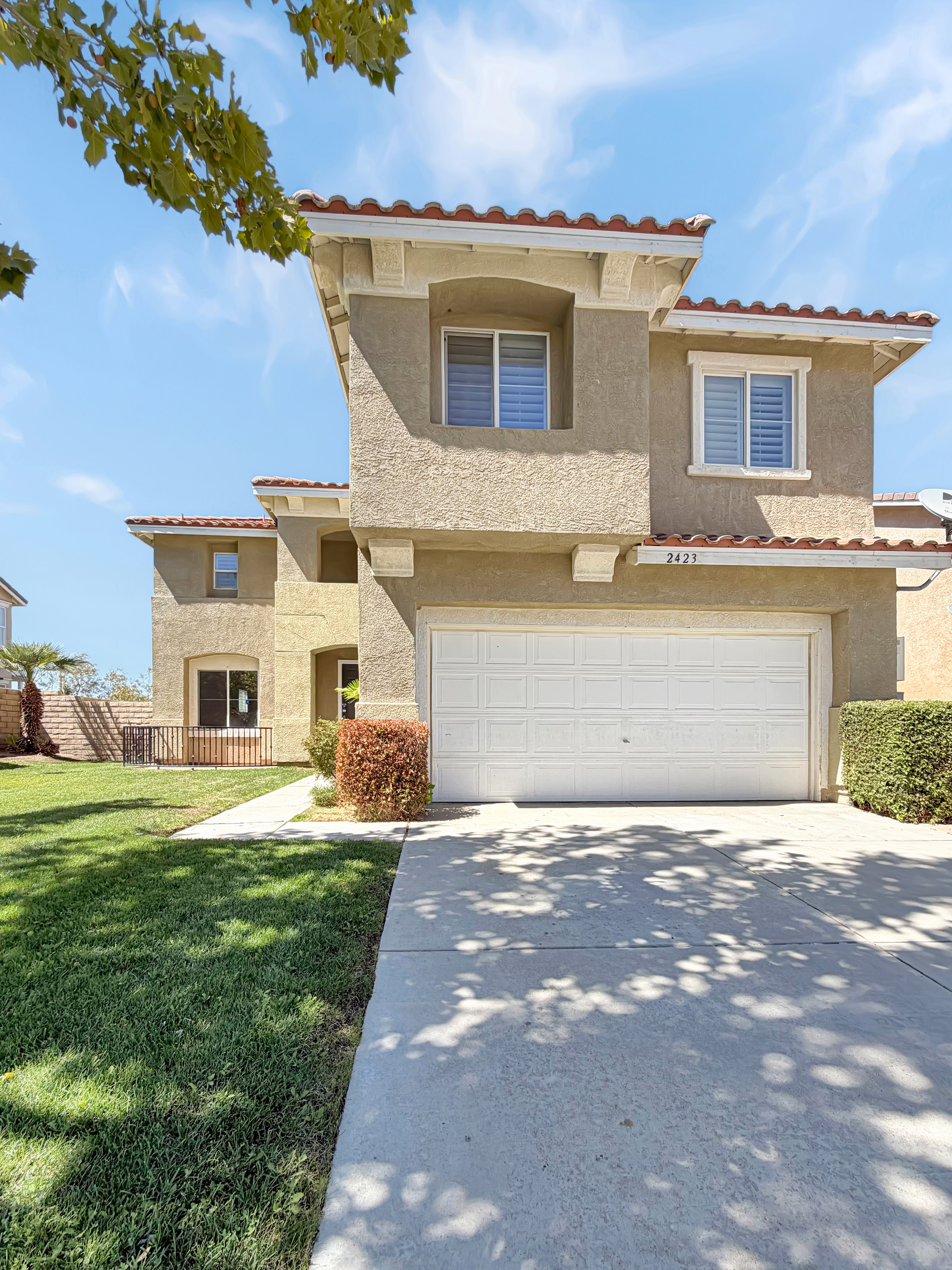 Photo 2 of 75 of 2423 Carolyn Dr, Palmdale, CA