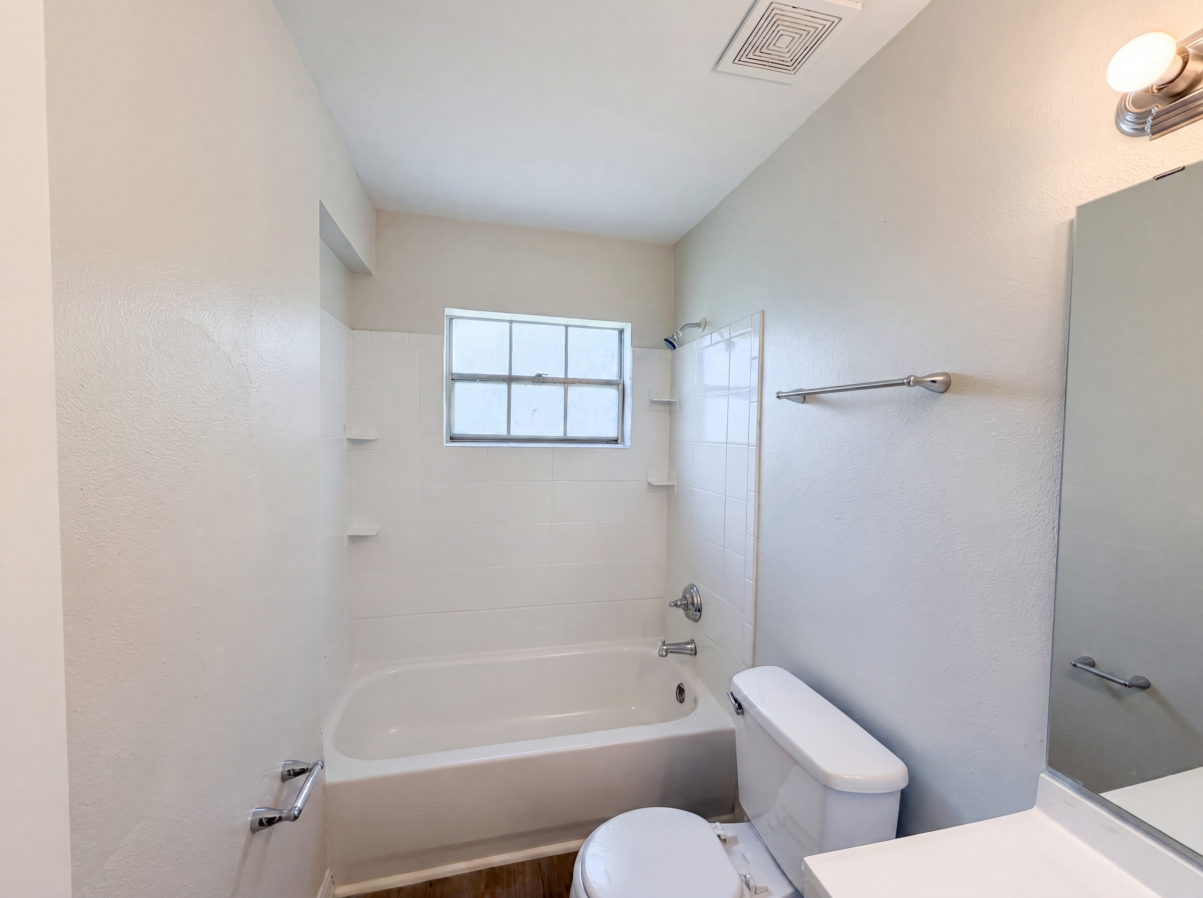 Photo 18 of 26 of 333 E Chelsea St, Deland, FL