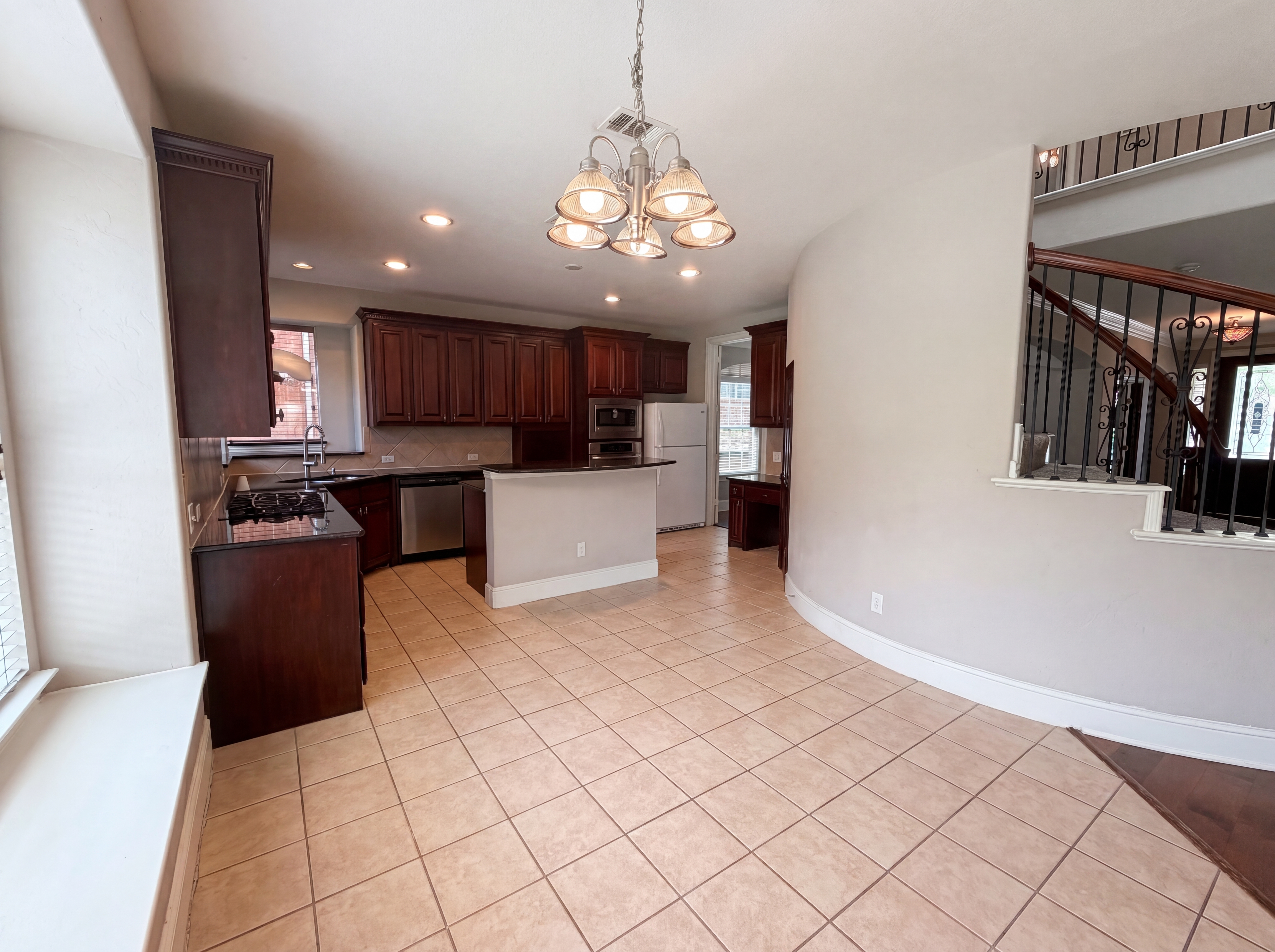Photo 6 of 32 of 10330 Sandbar Dr, Irving, TX