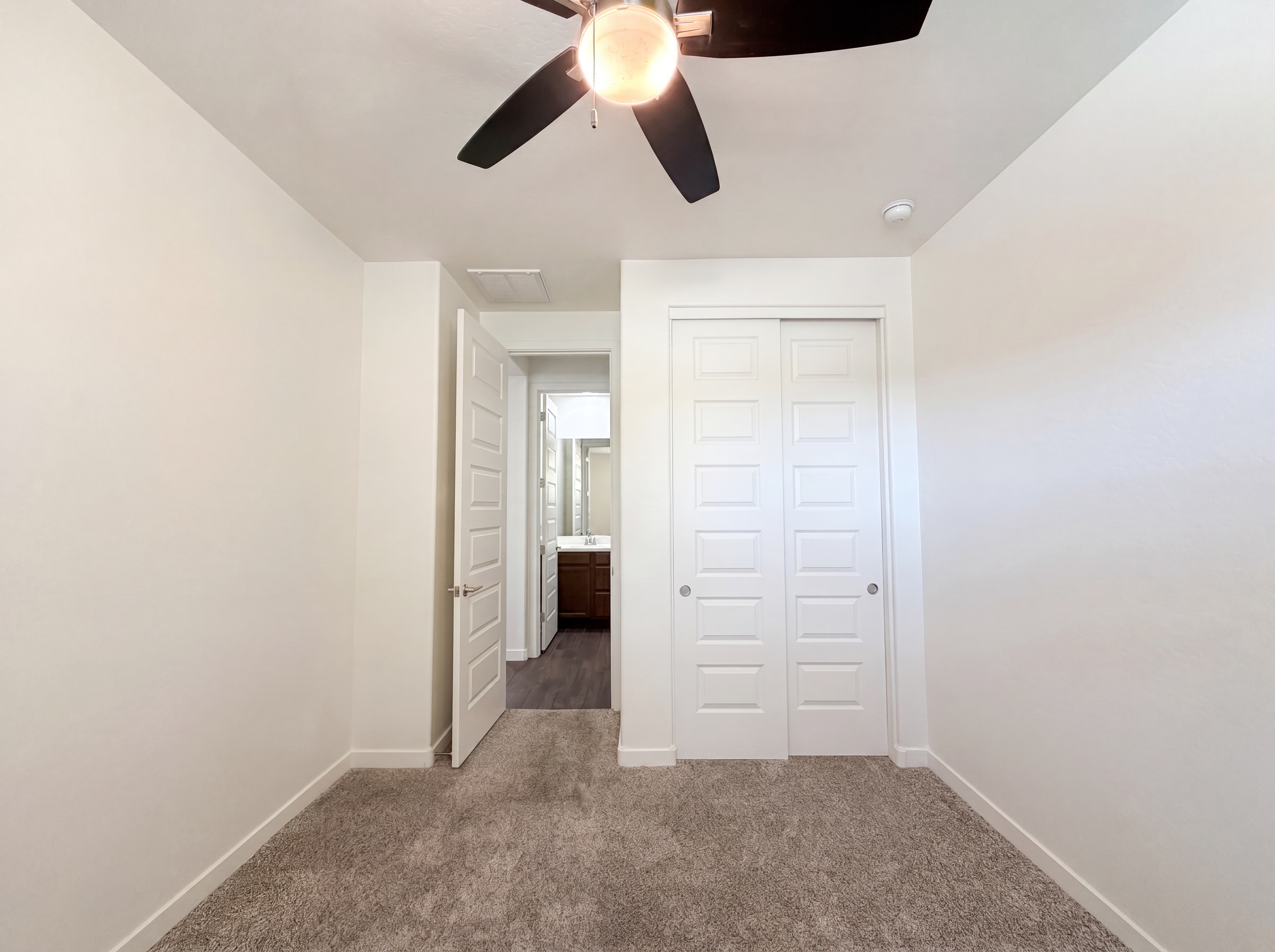 Photo 9 of 31 of 1224 E Glass Ln, Phoenix, AZ