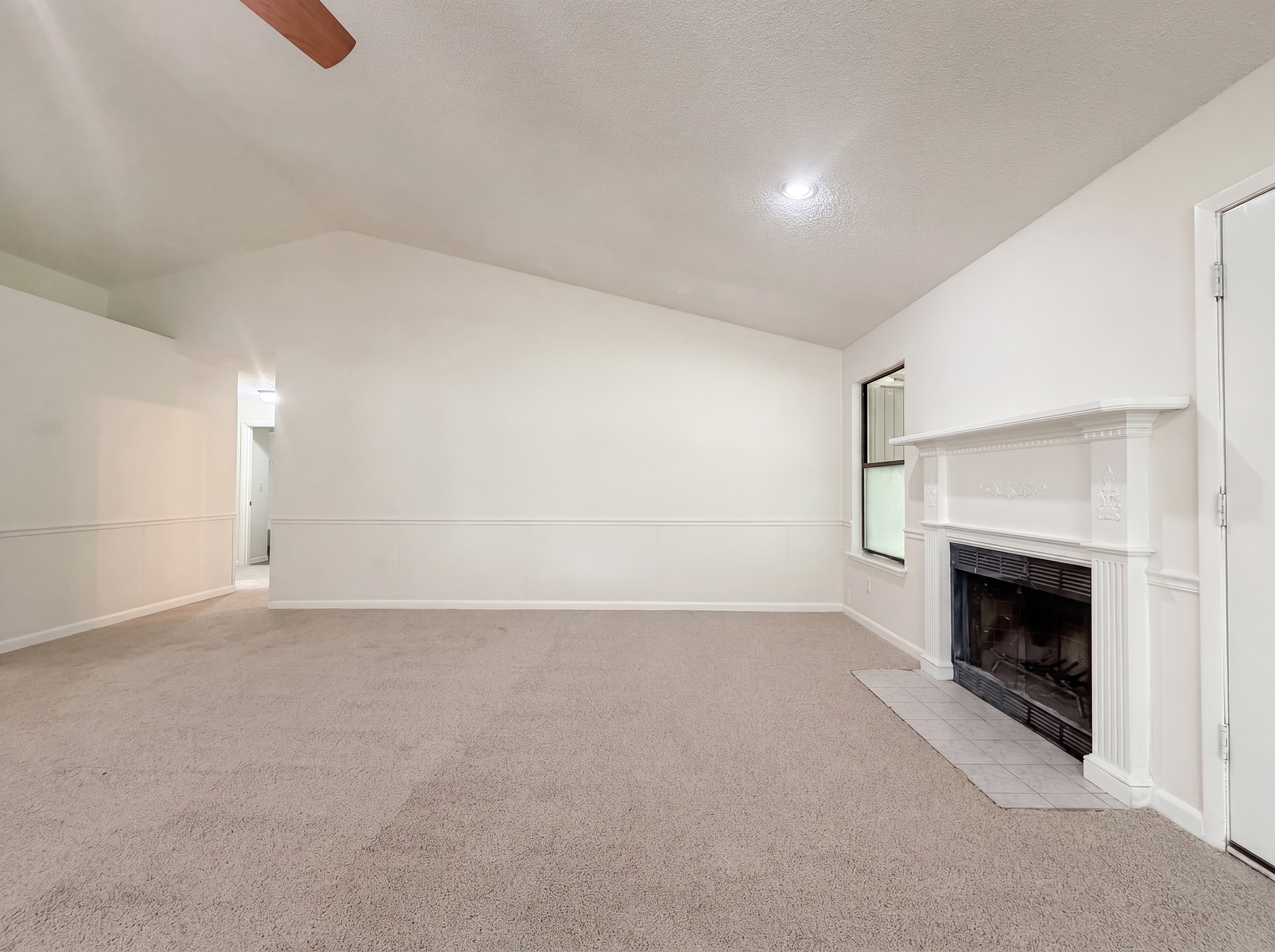Photo 3 of 23 of 7737 Pepper Cir E, Jacksonville, FL