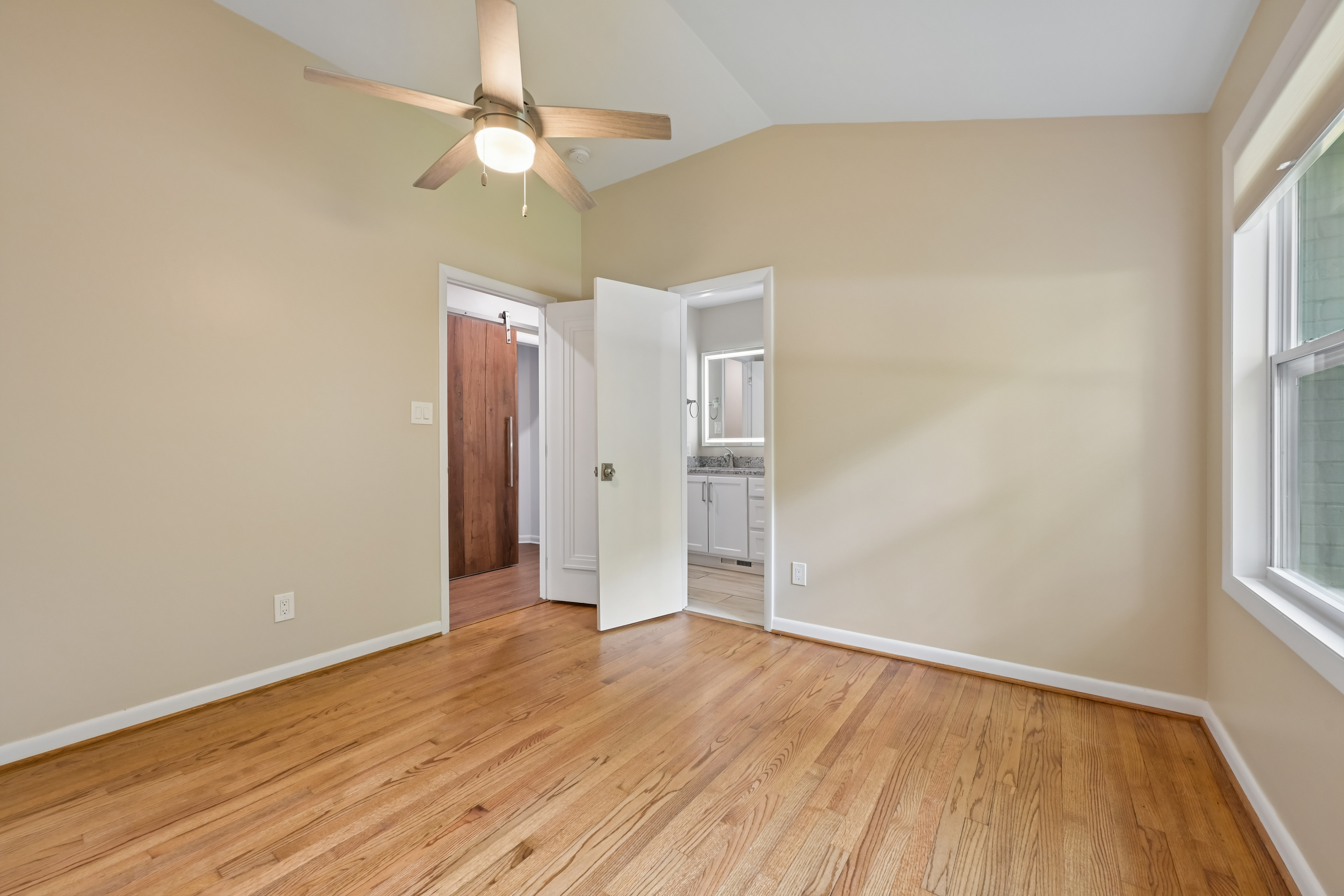 Photo 4 of 36 of 6625 Suburban Dr, Raleigh, NC