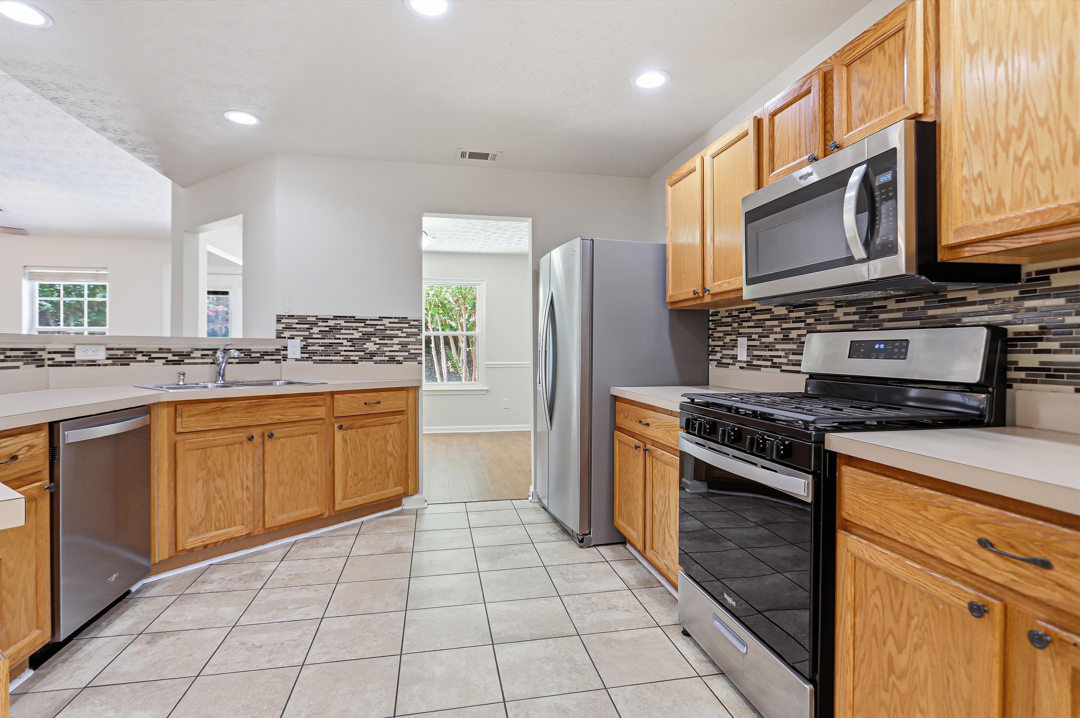 Photo 10 of 39 of 3641 Coveside Ct, Loganville, GA