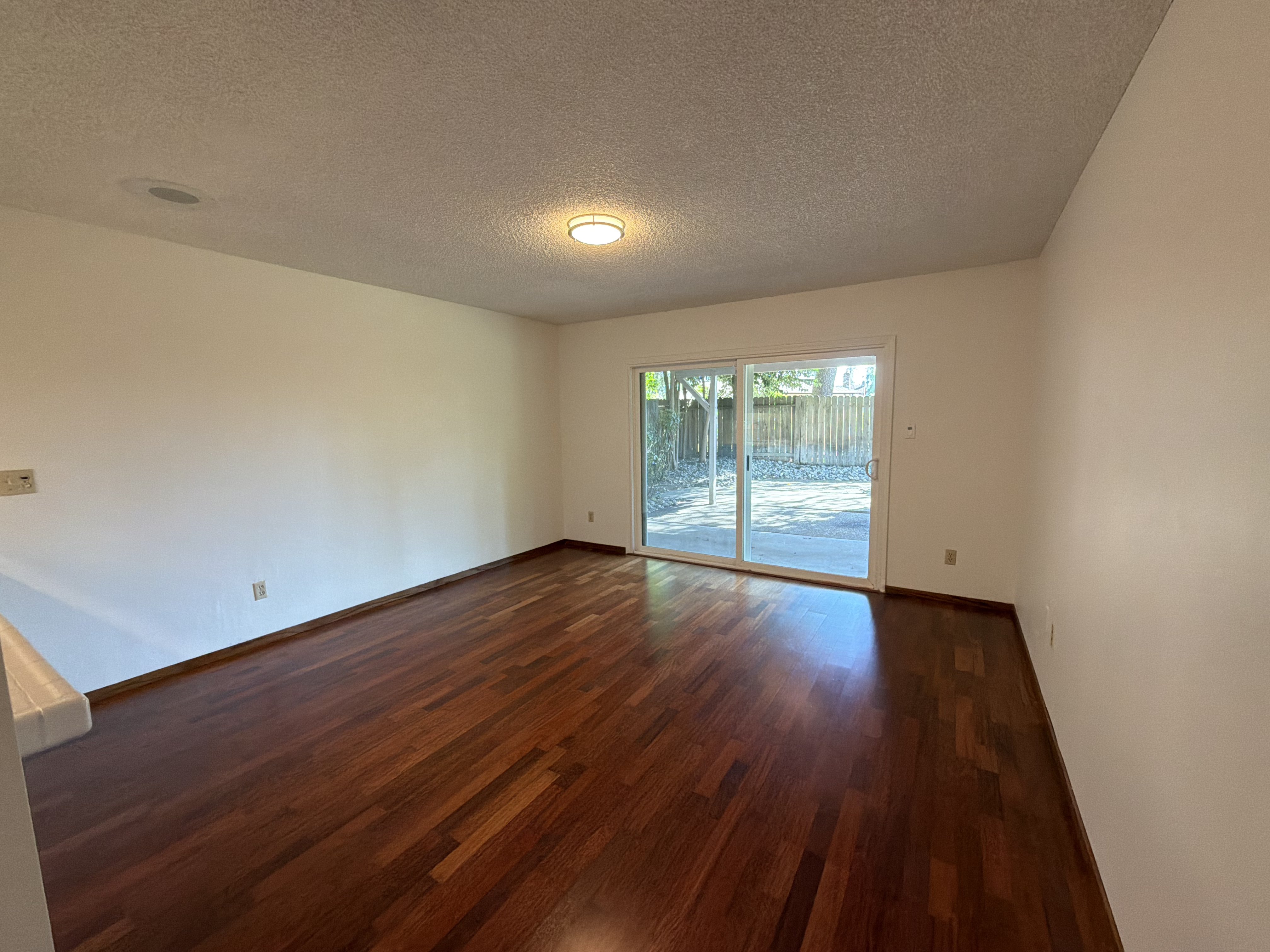 Photo 3 of 36 of 6800 Havenhurst Dr, Sacramento, CA