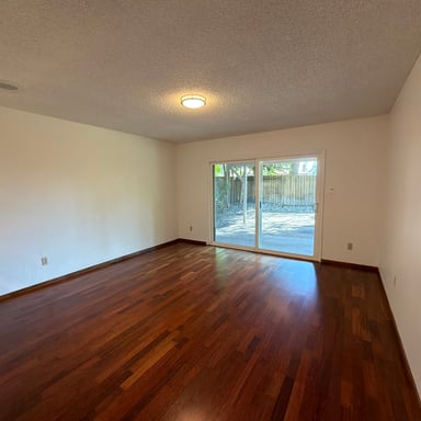 Property photo 3 of 6800 Havenhurst Dr