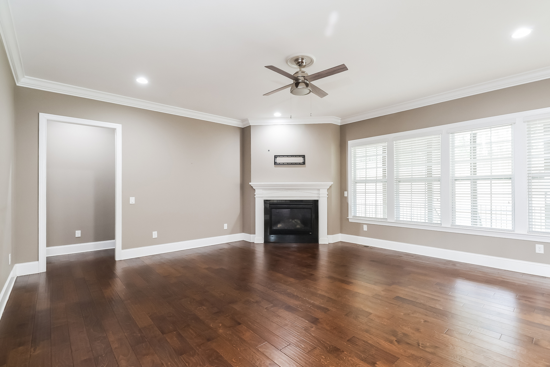Photo 8 of 37 of 205 N Centurion Ln, Mount Holly, NC