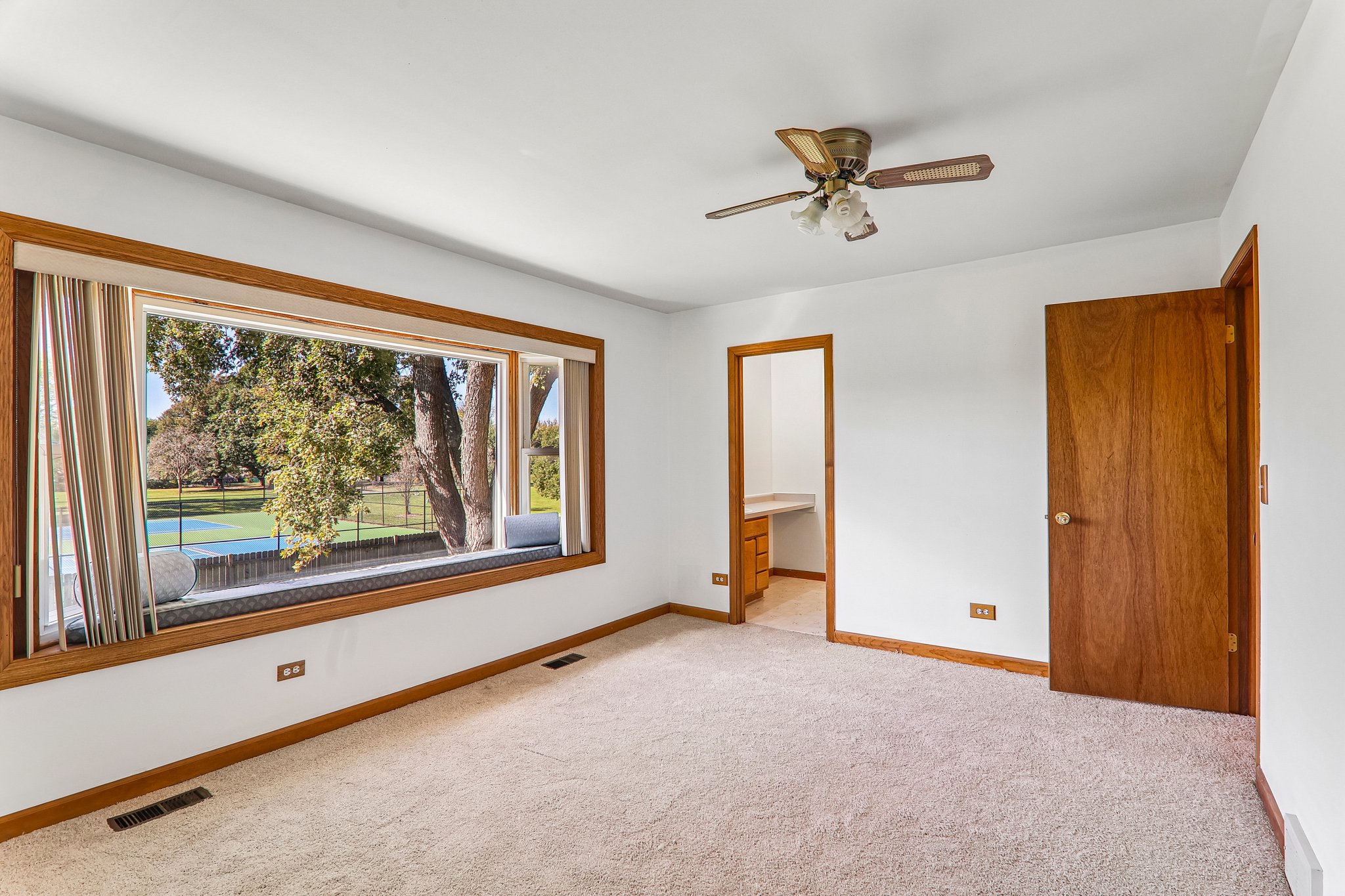 Photo 4 of 30 of 4532 Black Partridge Ln, Lisle, IL