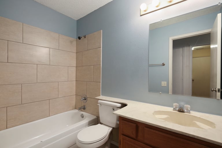 Photo 13 of 26 - 4641 Feathercrest Dr, Fort Worth, TX 76137