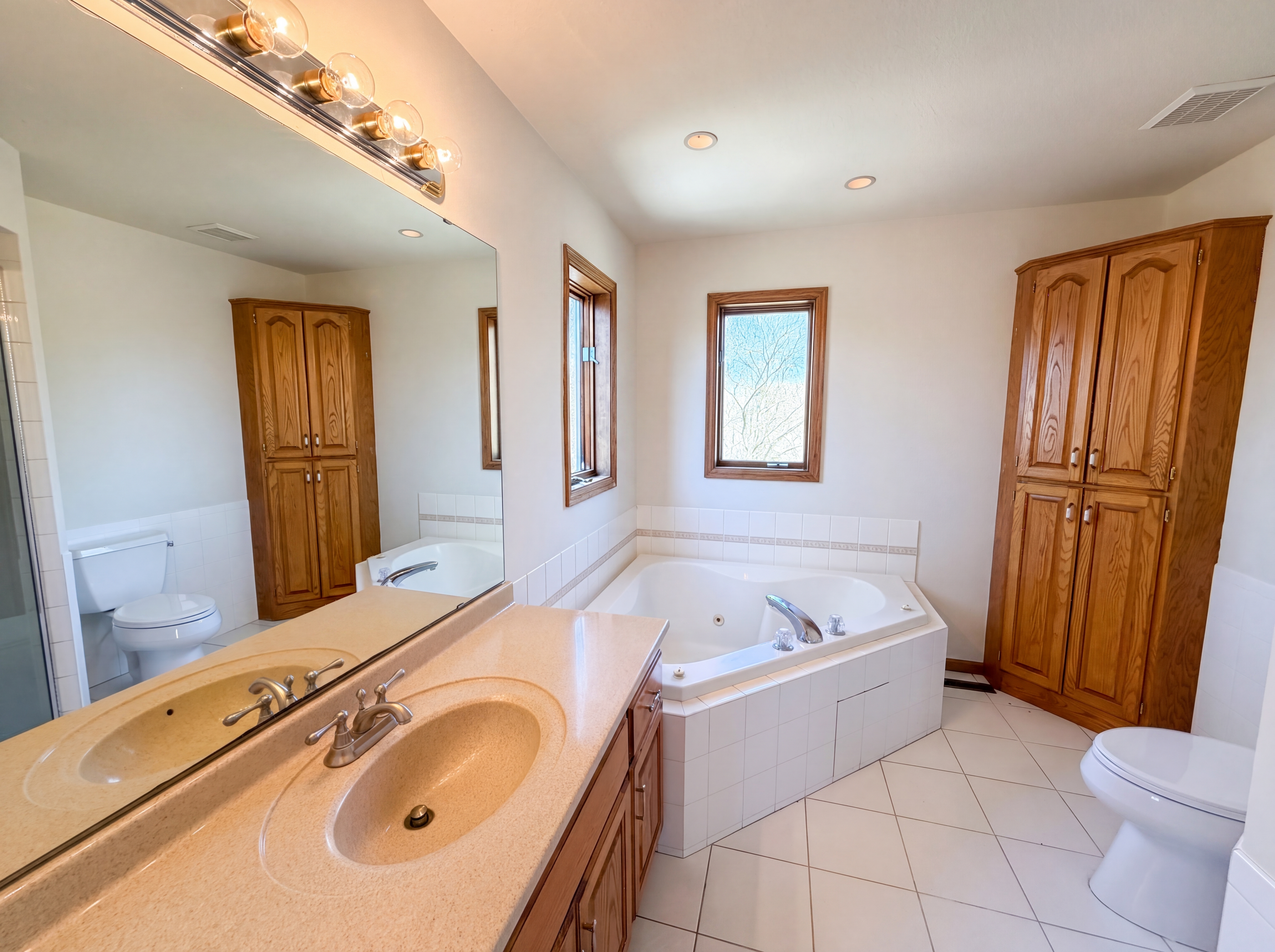 Photo 6 of 38 of 8433 Upland Ln N, Maple Grove, MN
