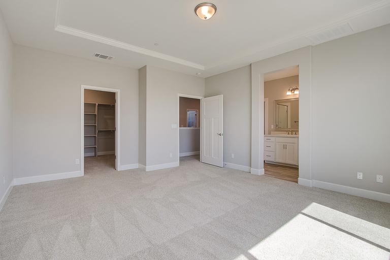 Photo 7 of 30 - 1914 Herrera Dr, Woodland, CA 95776