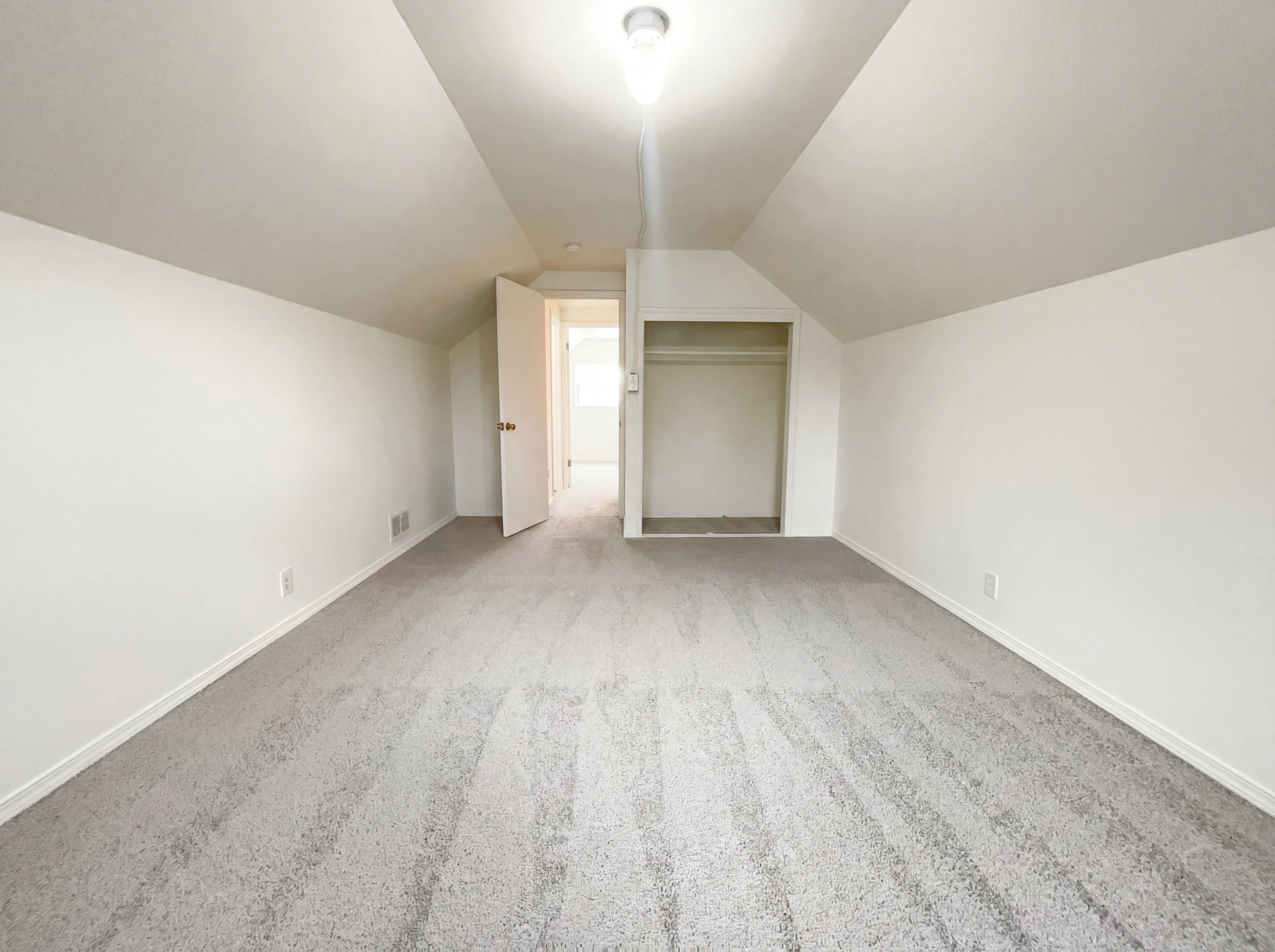 Photo 4 of 19 of 3100 SE 166th Ave, Portland, OR