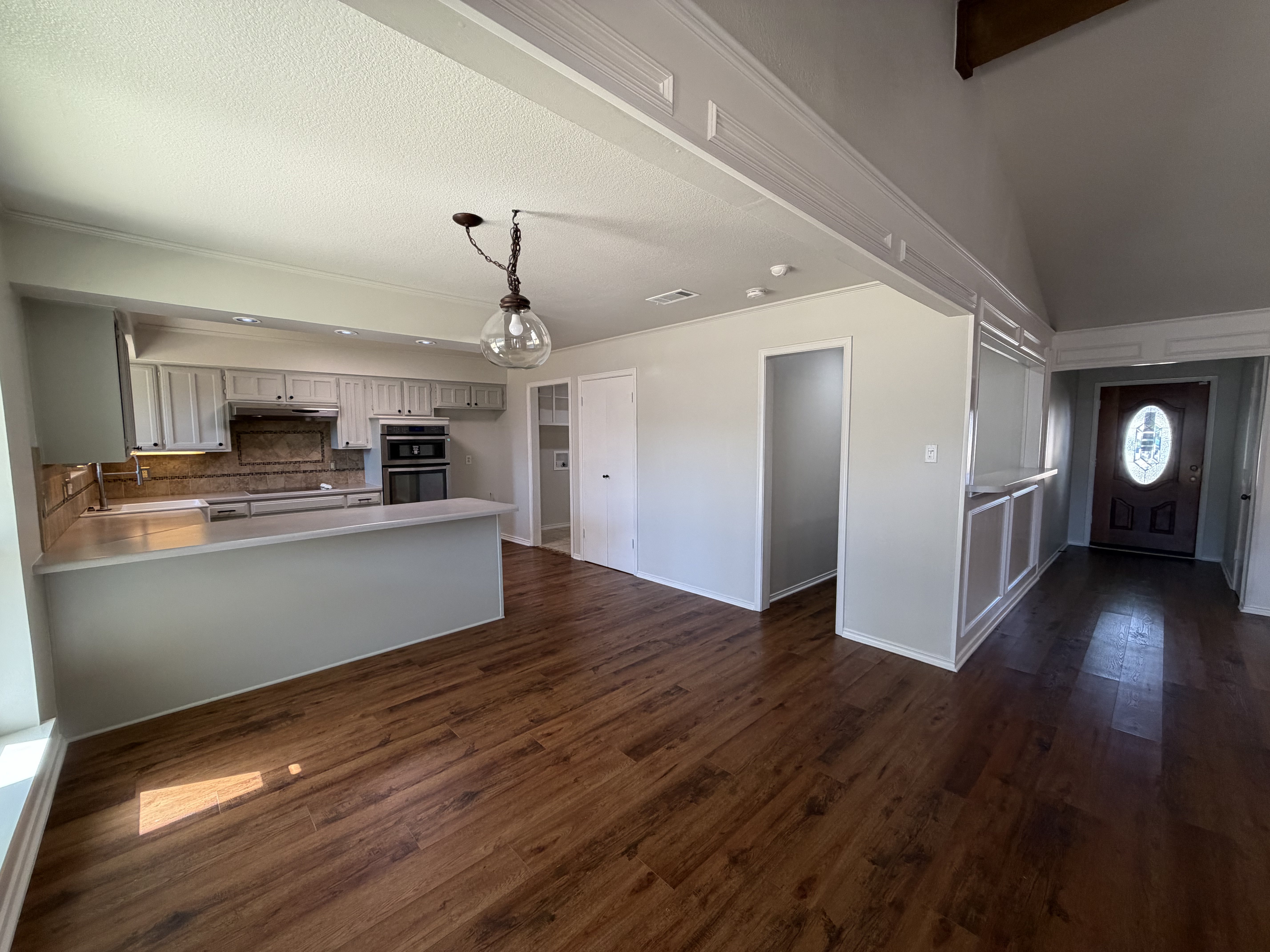 Photo 8 of 27 of 1208 Hillcrest Dr, Euless, TX