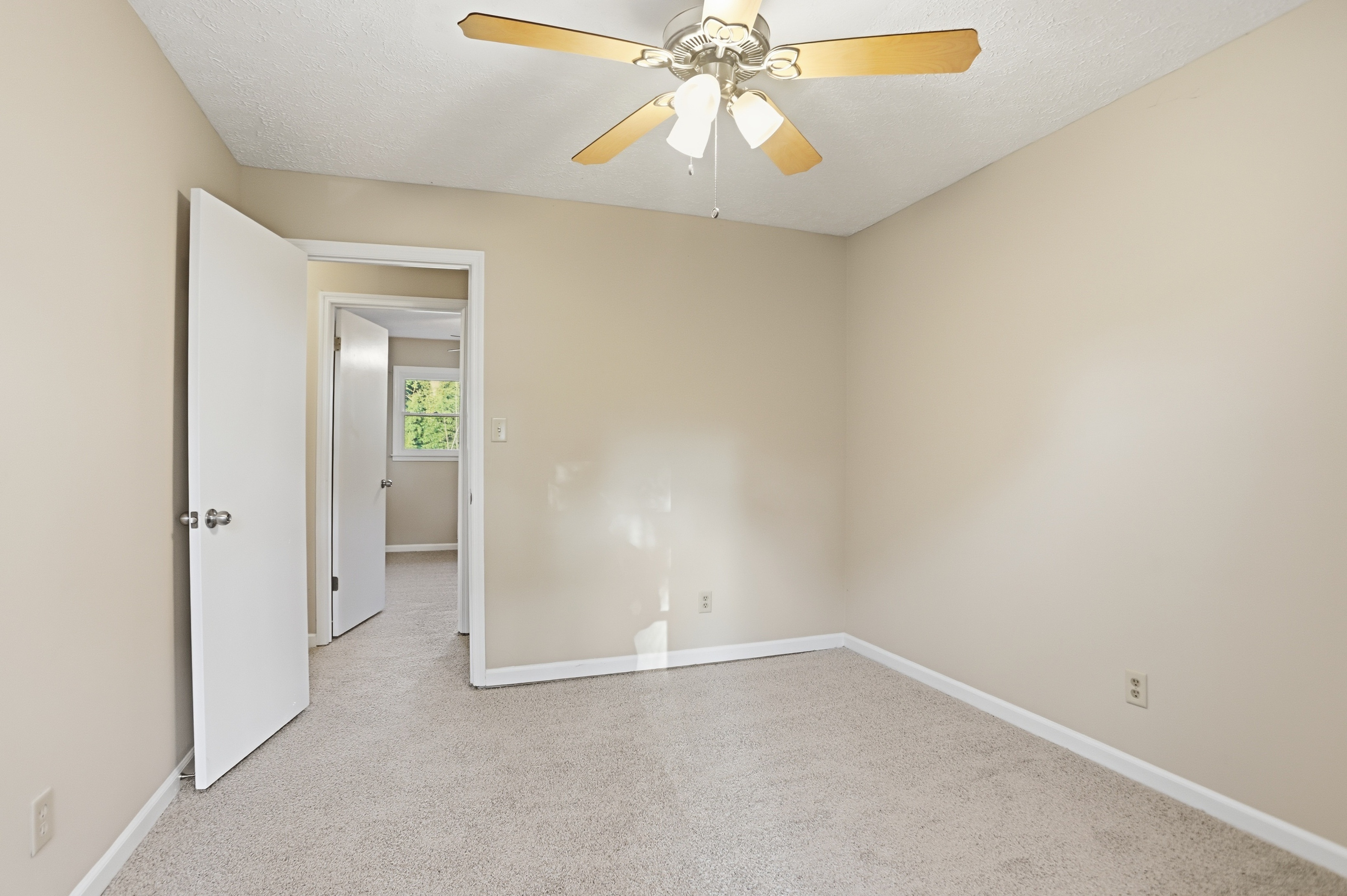 Photo 14 of 34 of 6742 Kellogg Dr, Acworth, GA