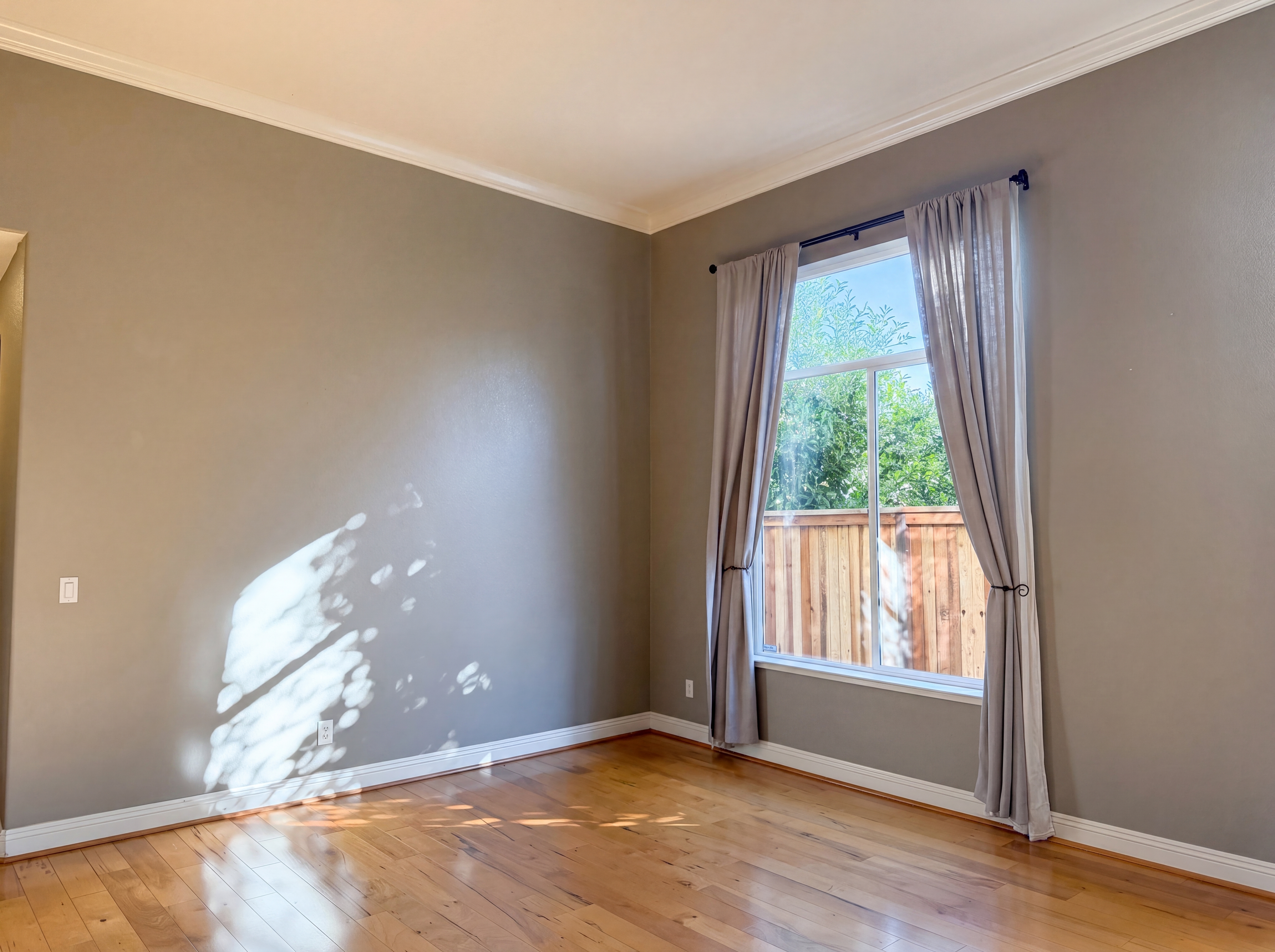 Photo 20 of 51 of 1401 Grey Owl Cir, Roseville, CA