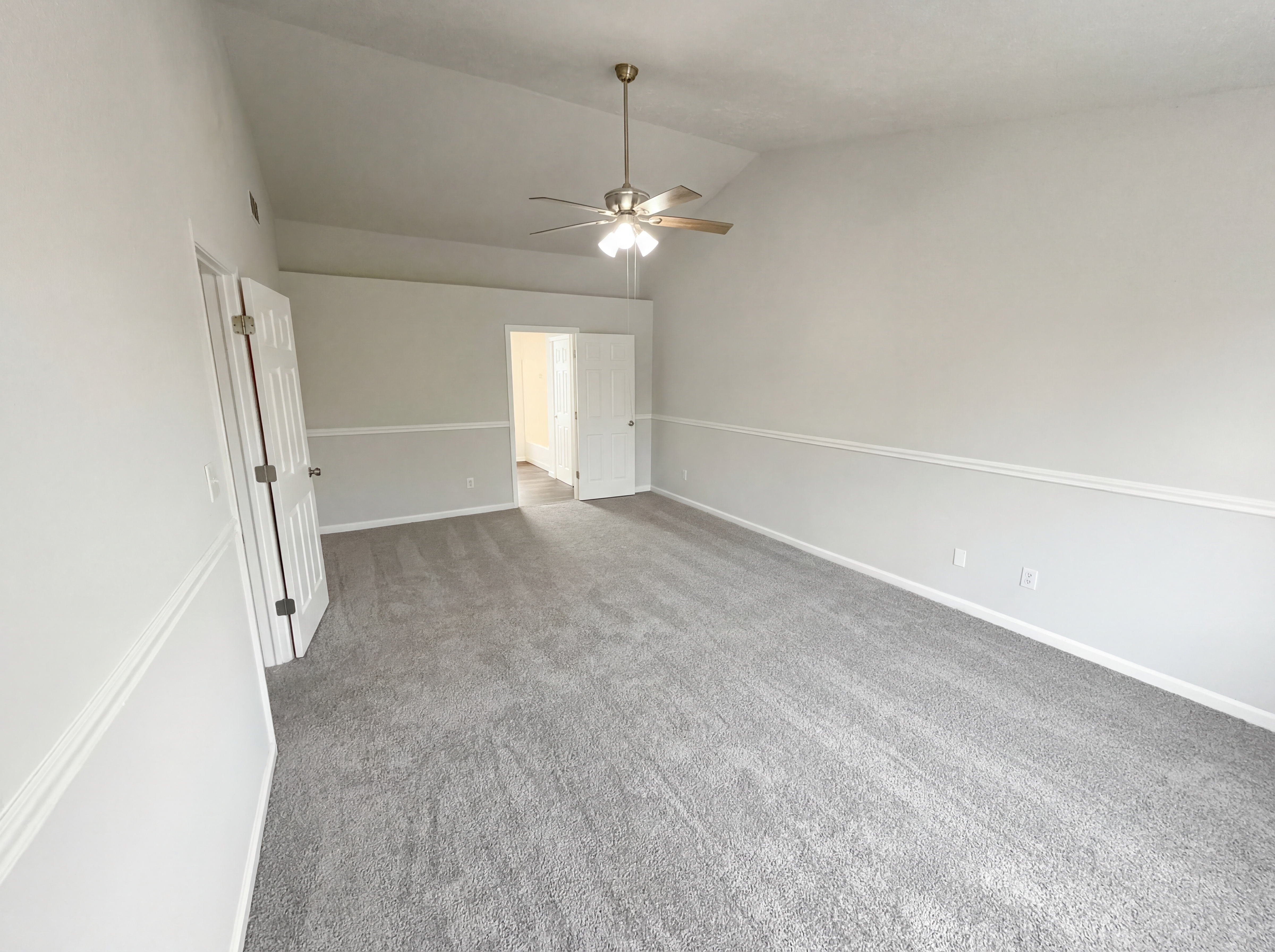 Photo 4 of 30 of 6454 Kentstone Dr, Indianapolis, IN