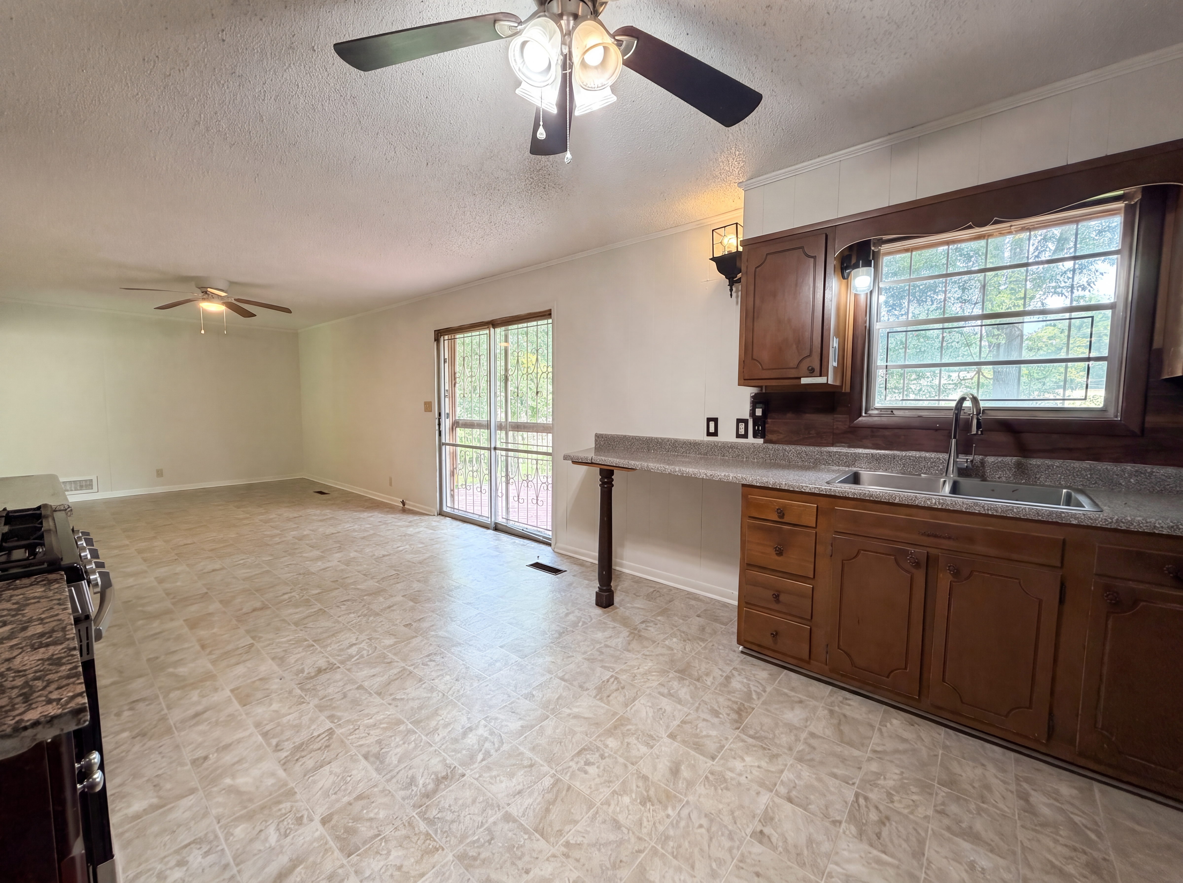 Photo 21 of 27 of 3115 33rd St SW, Birmingham, AL