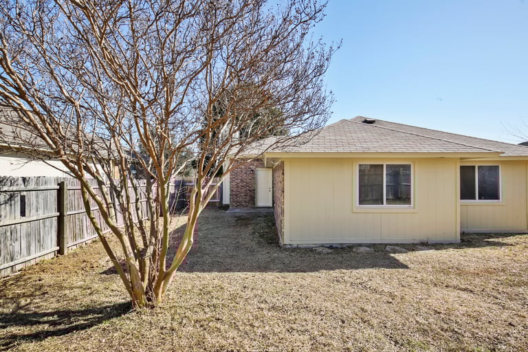 Photo 27 of 29 - 6800 Running Creek Dr, Arlington, TX 76001