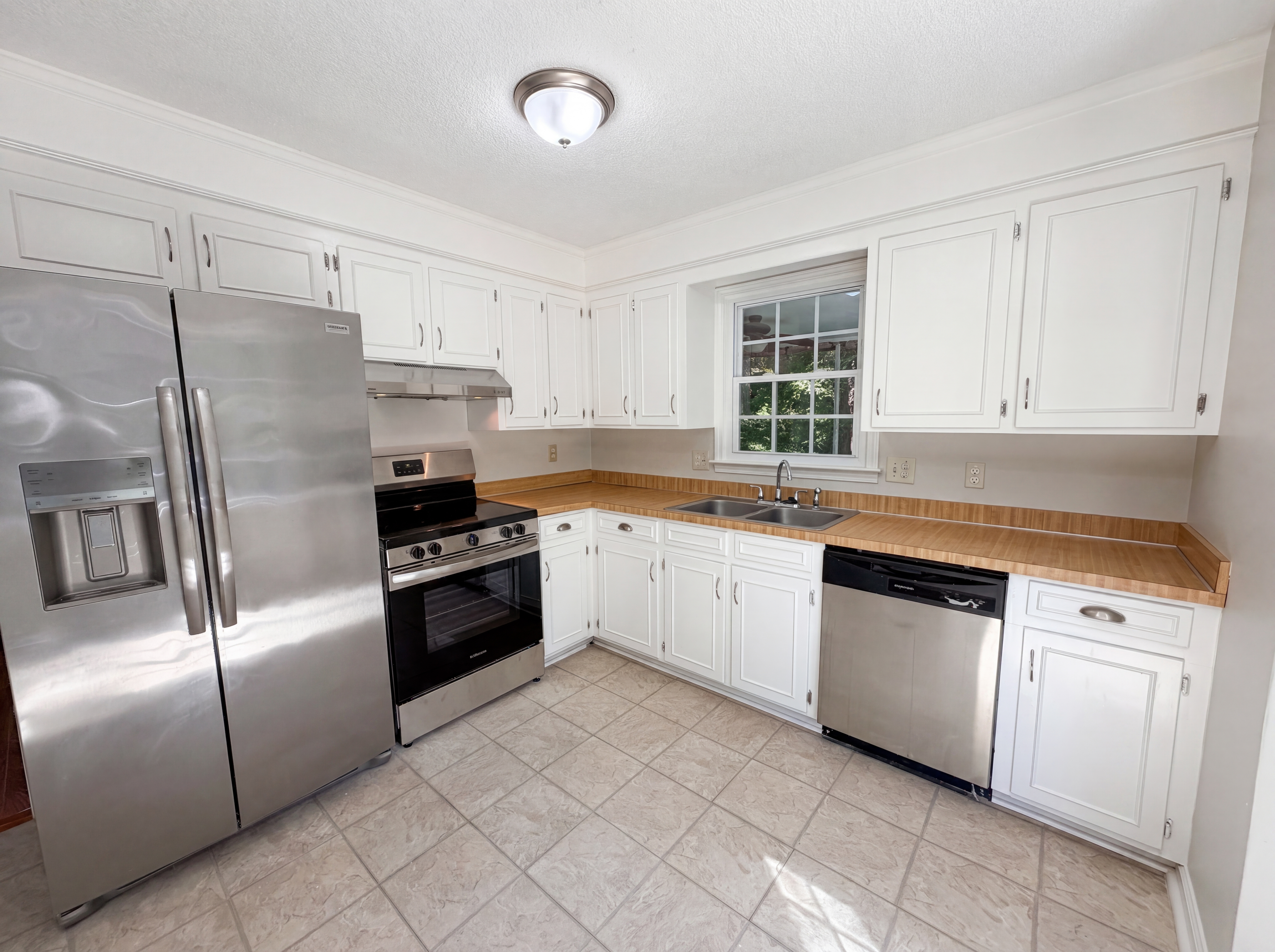Photo 2 of 29 of 260 Woodwinds Dr, Columbia, SC