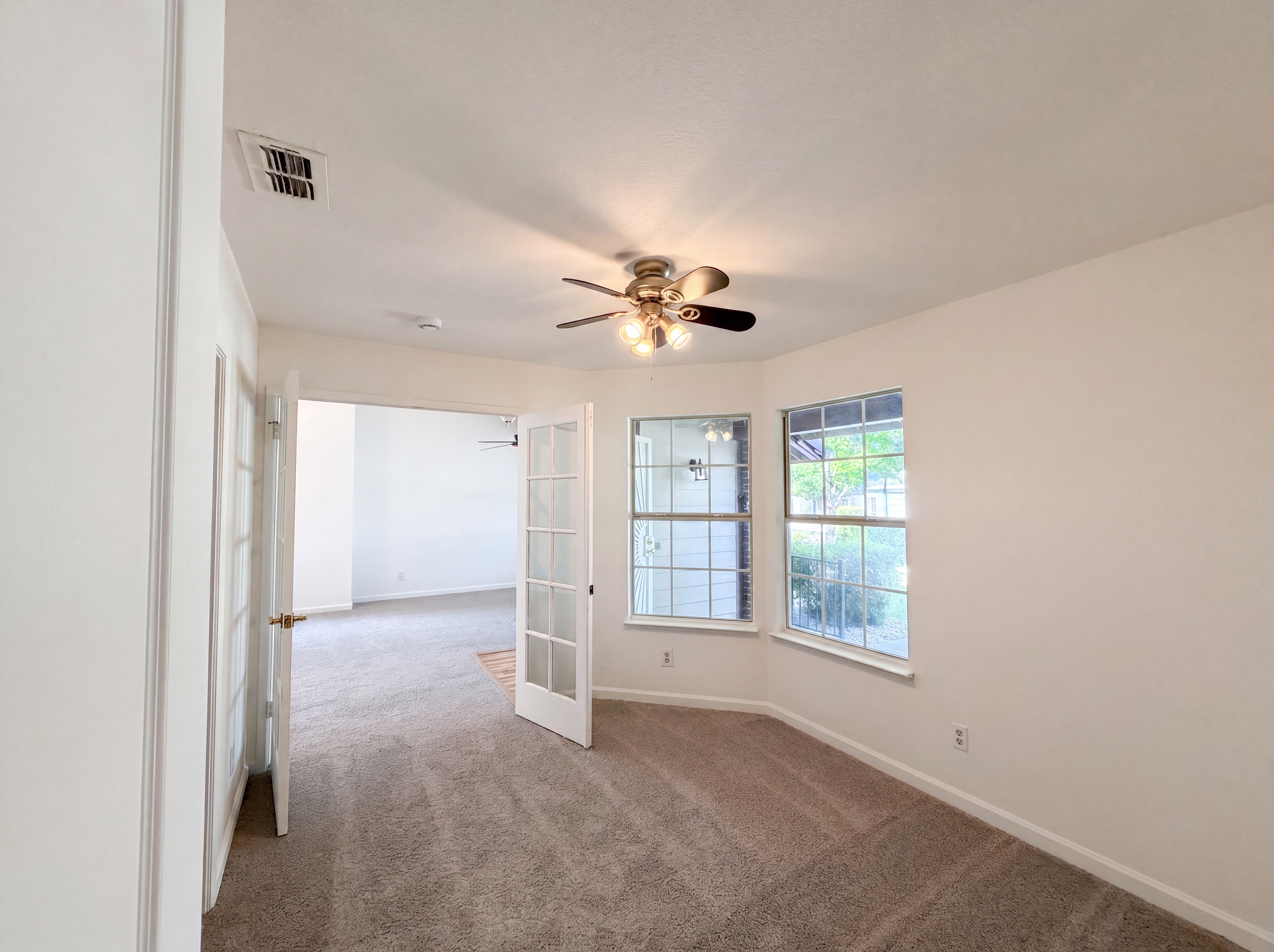Photo 4 of 35 of 8027 Montevina Dr, Sacramento, CA