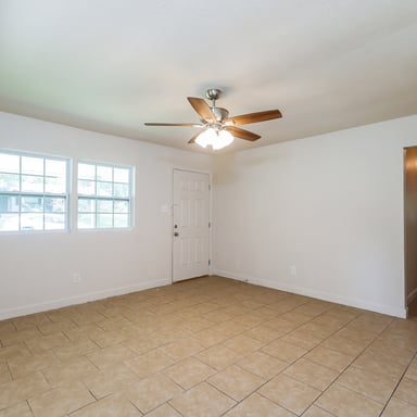 Property photo 3 of 704 Thornton Pl