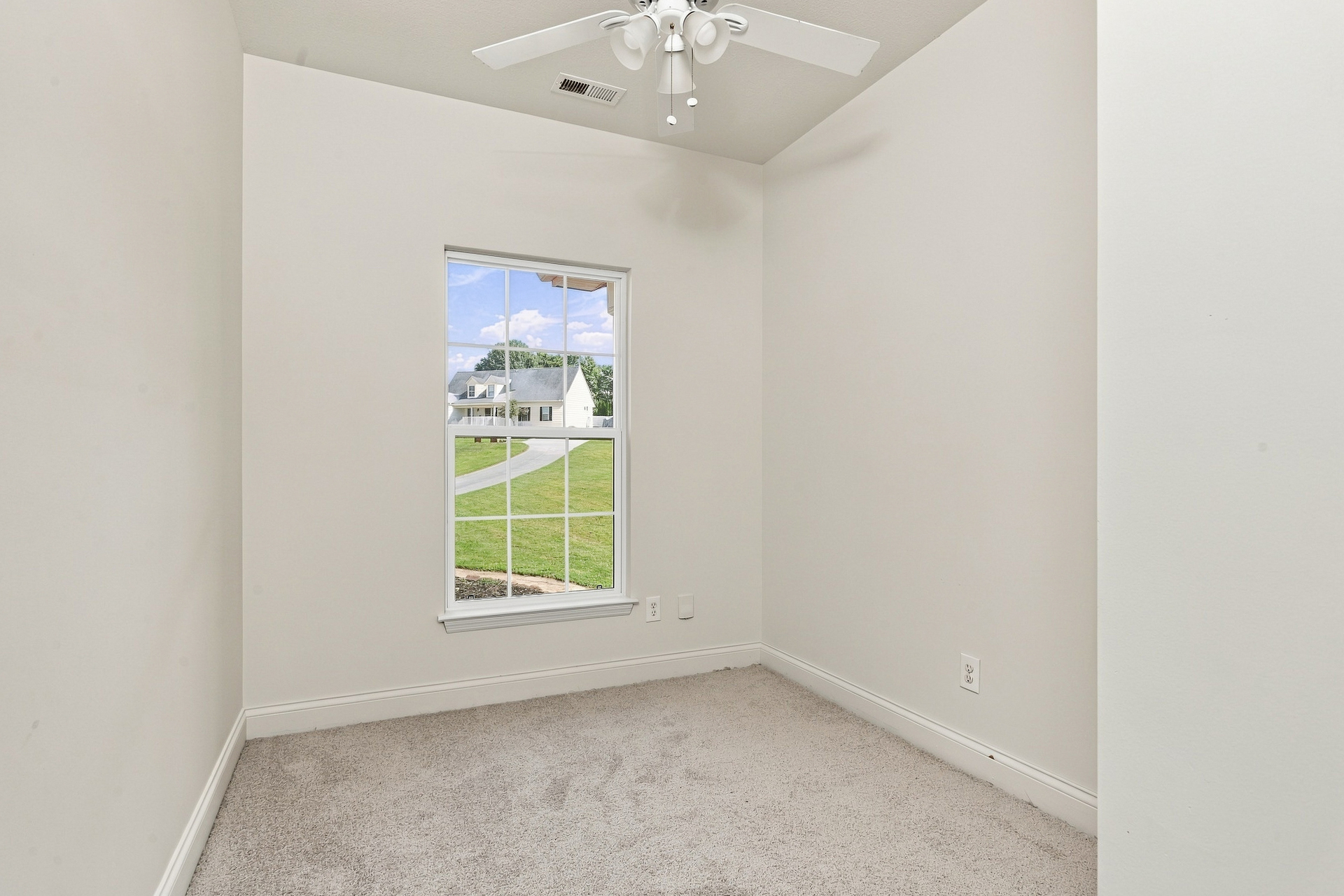 Photo 18 of 23 of 2433 Misty Ridge Dr, Lenoir City, TN