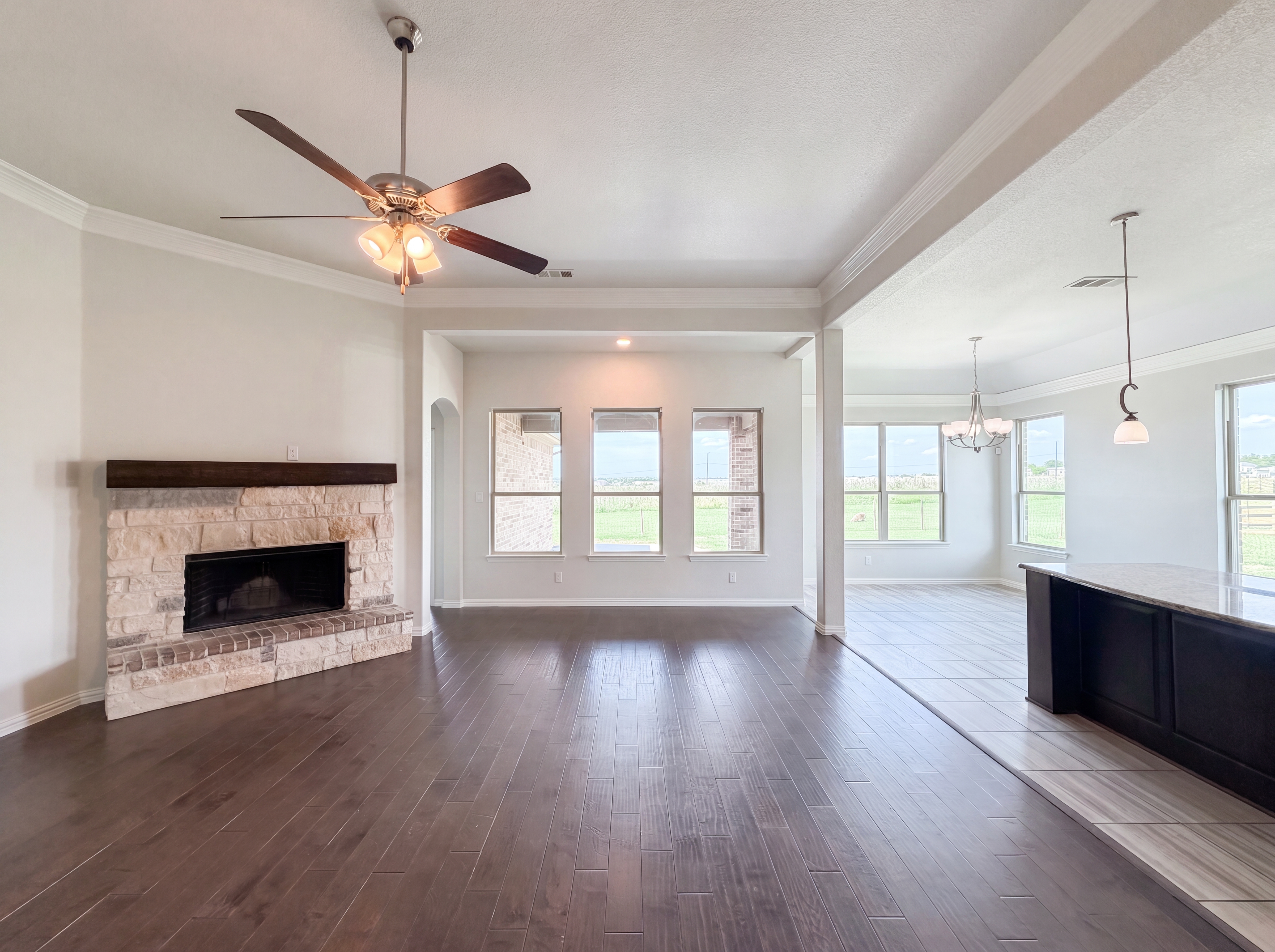 Photo 3 of 26 of 13904 Prairie Vista Ln, Ponder, TX