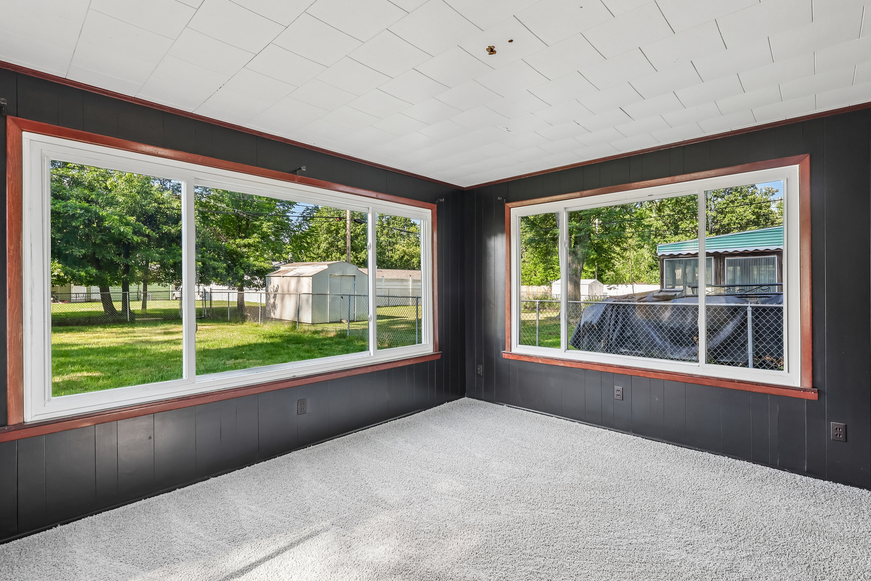 Photo 21 of 33 of 9011 Manorford Dr, Cleveland, OH