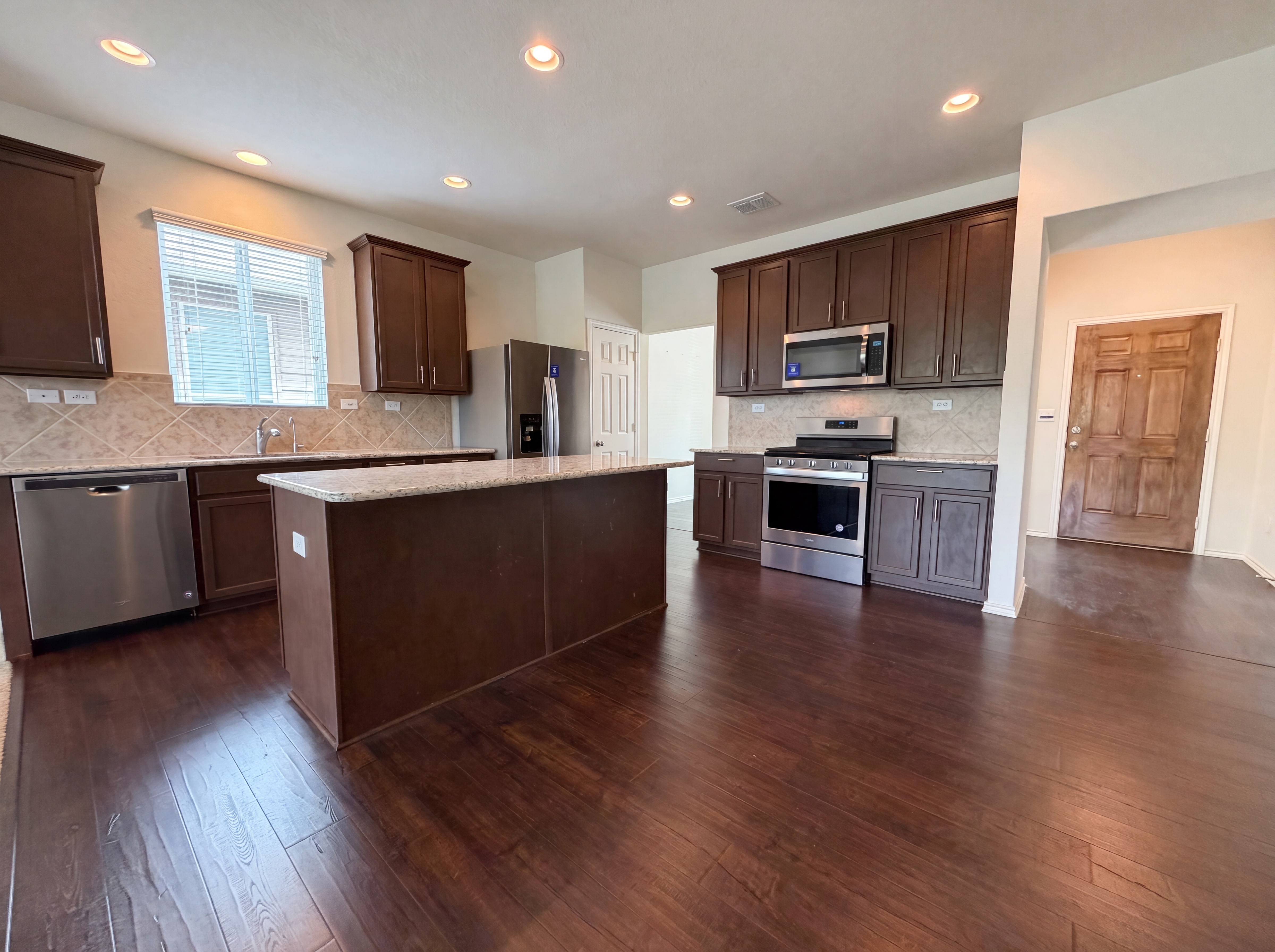 Photo 2 of 18 of 10611 Mary Scheel Ln, Converse, TX
