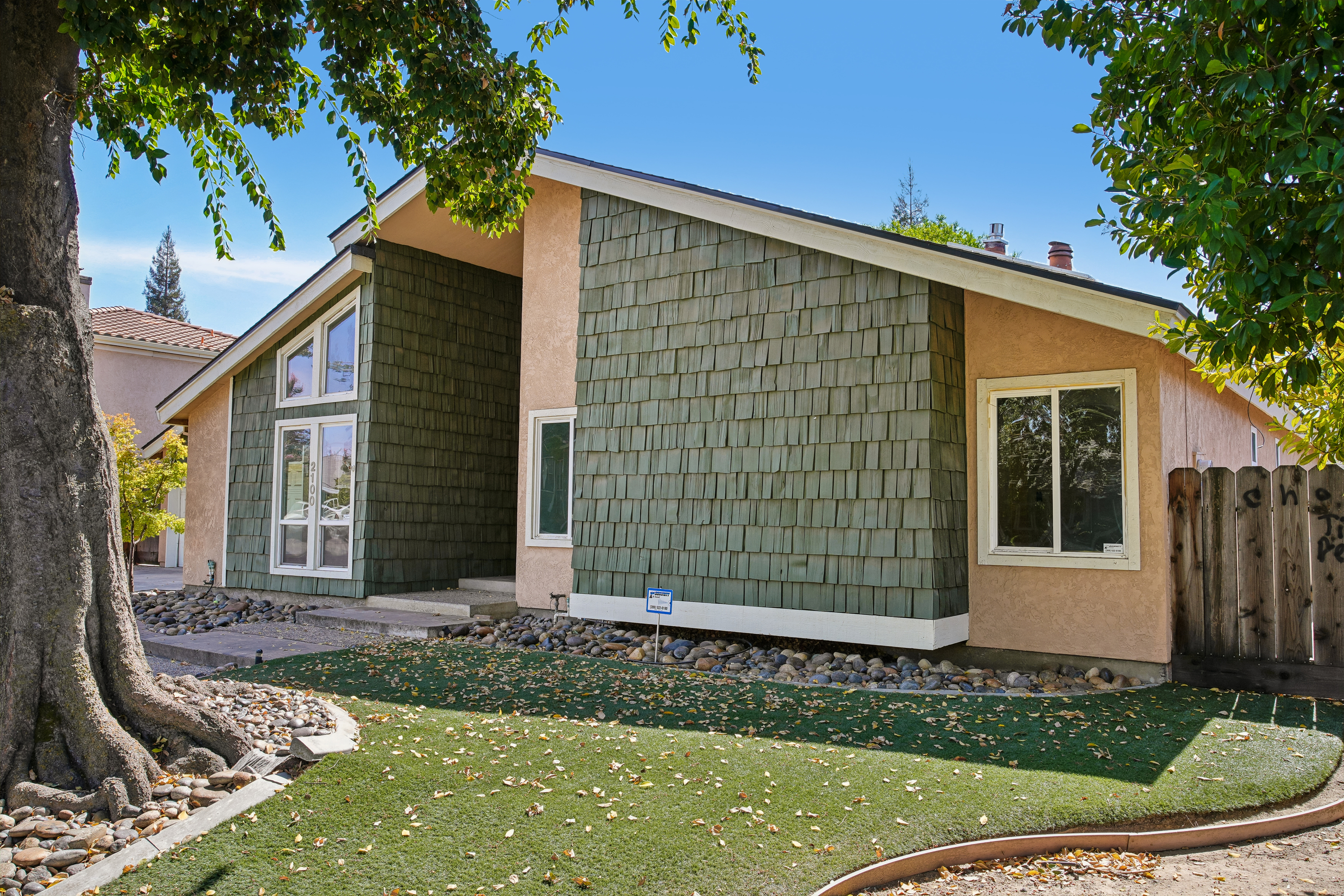 Photo 5 of 31 of 2100 Sandpoint Dr, Modesto, CA
