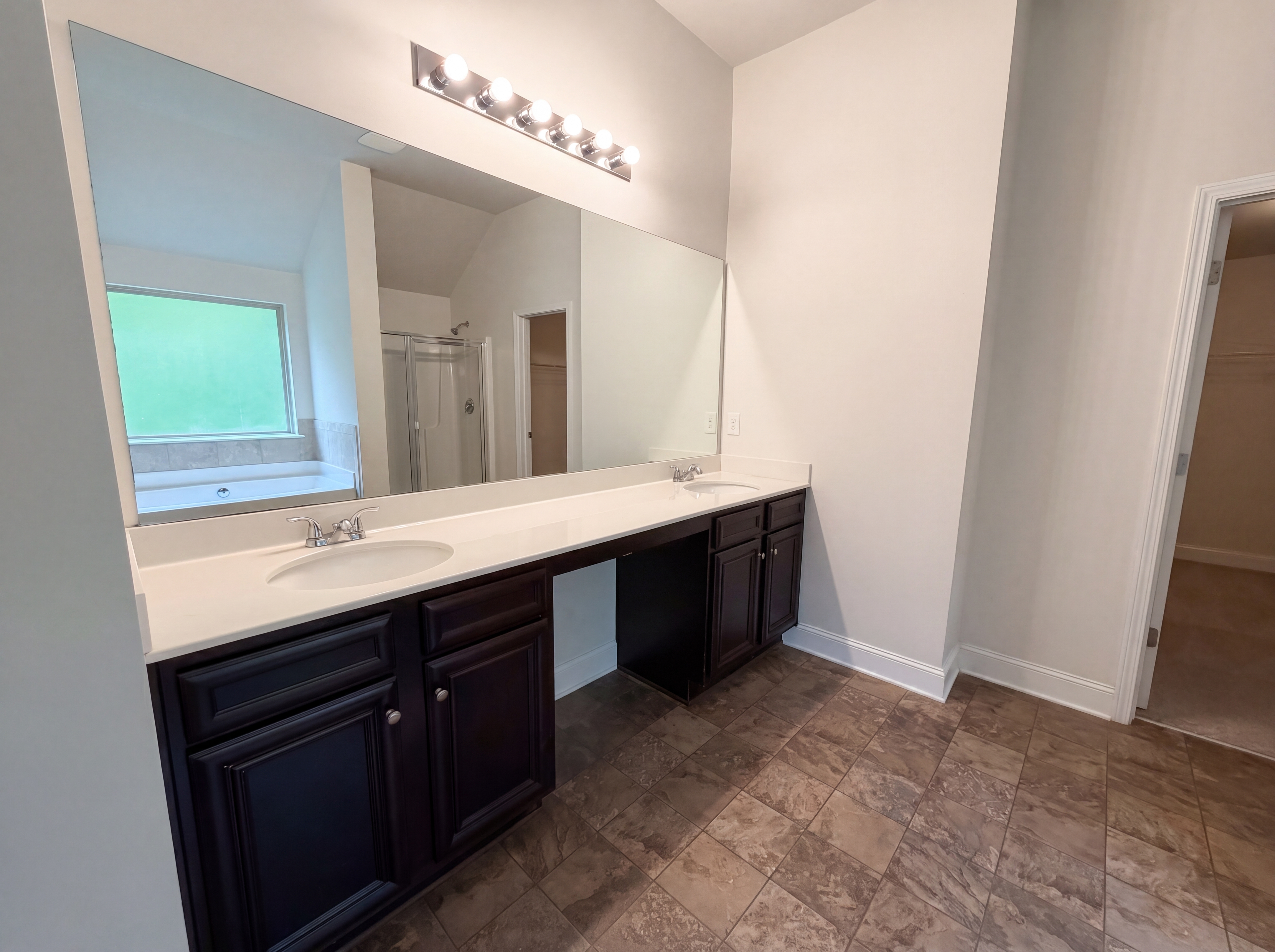 Photo 14 of 19 of 2627 Glenbrook Ln, Conyers, GA