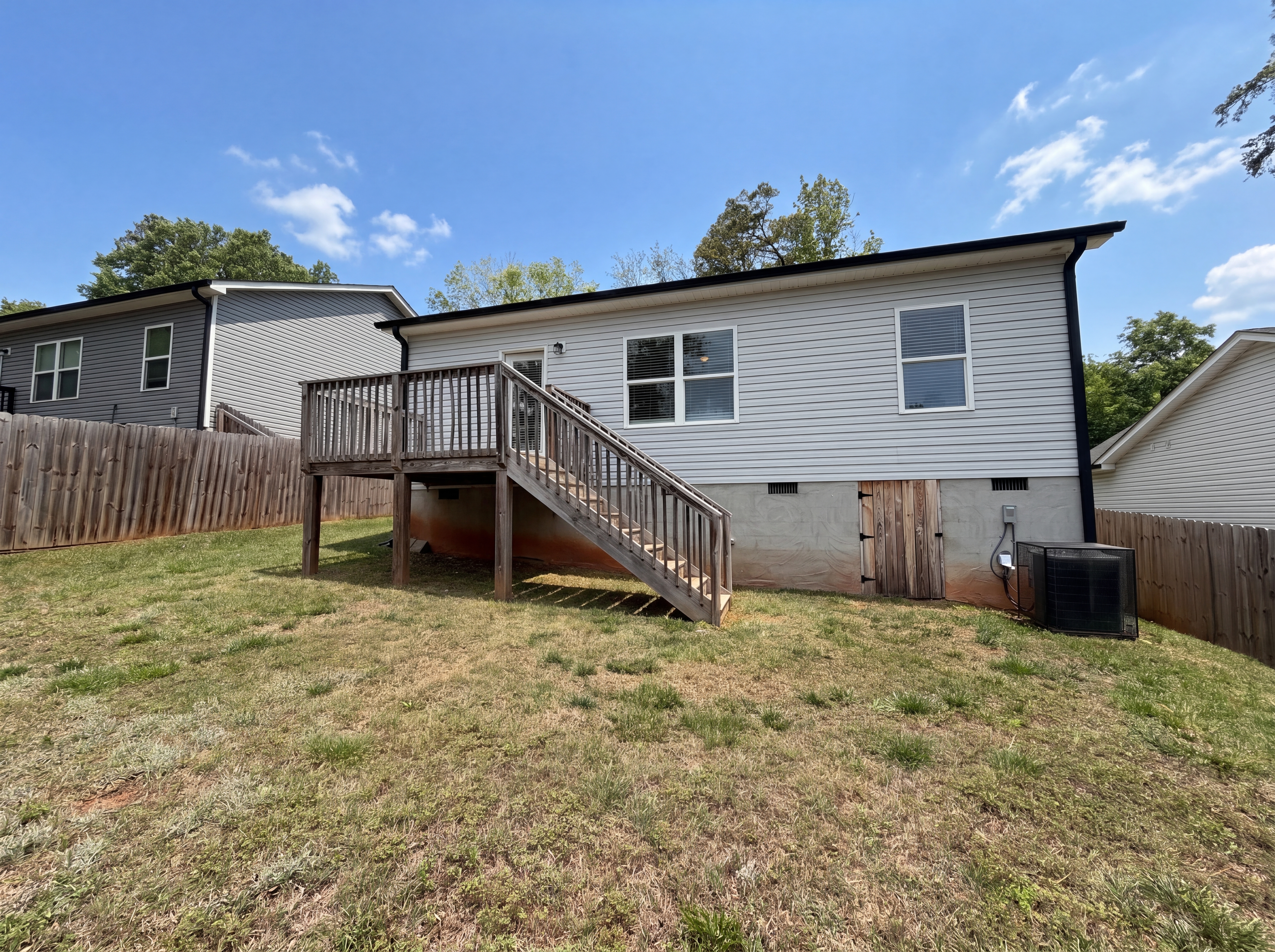 Photo 5 of 16 of 5704 Woodard St, Charlotte, NC