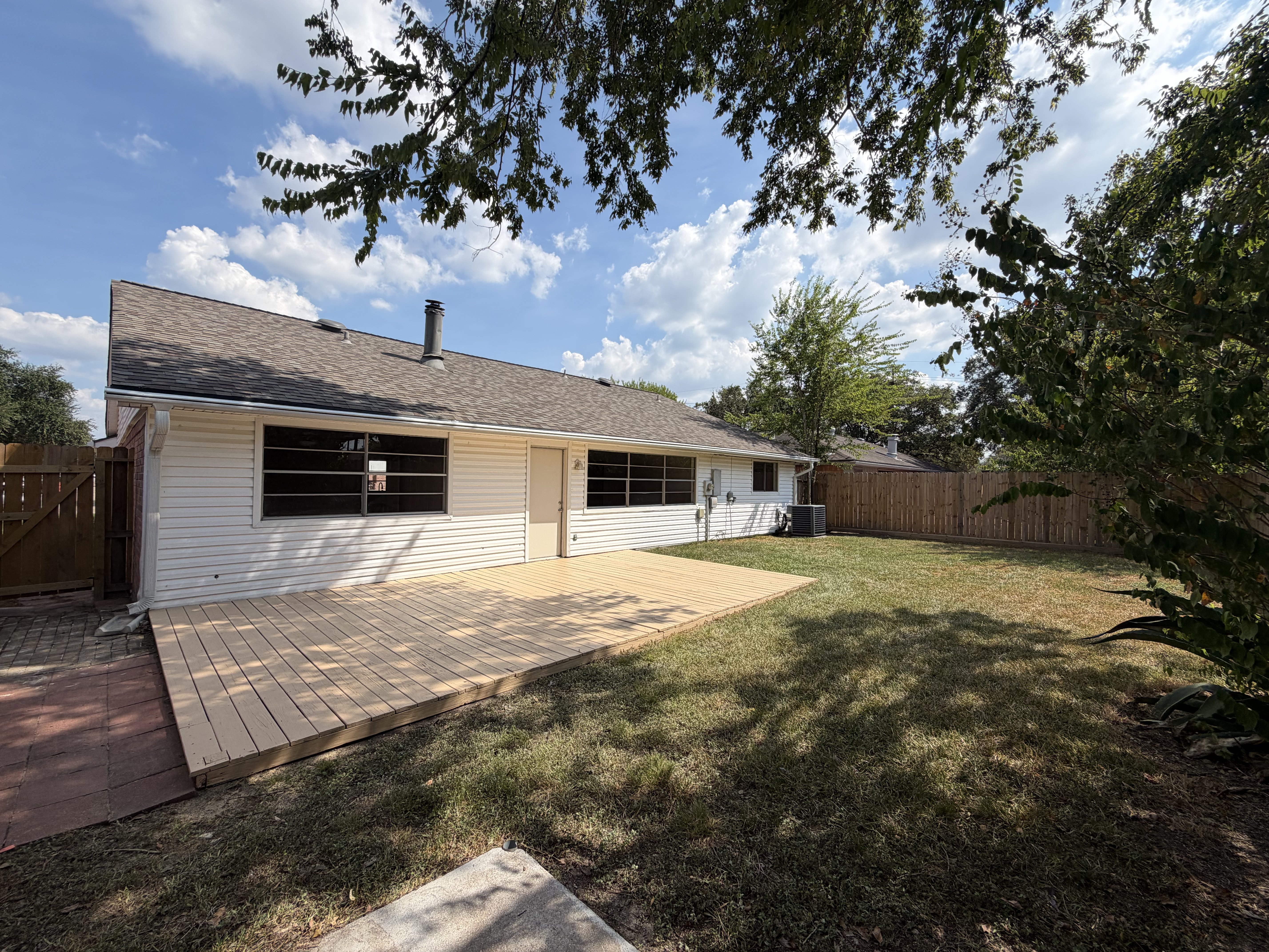 Photo 5 of 21 of 2307 Strait Ln, Houston, TX
