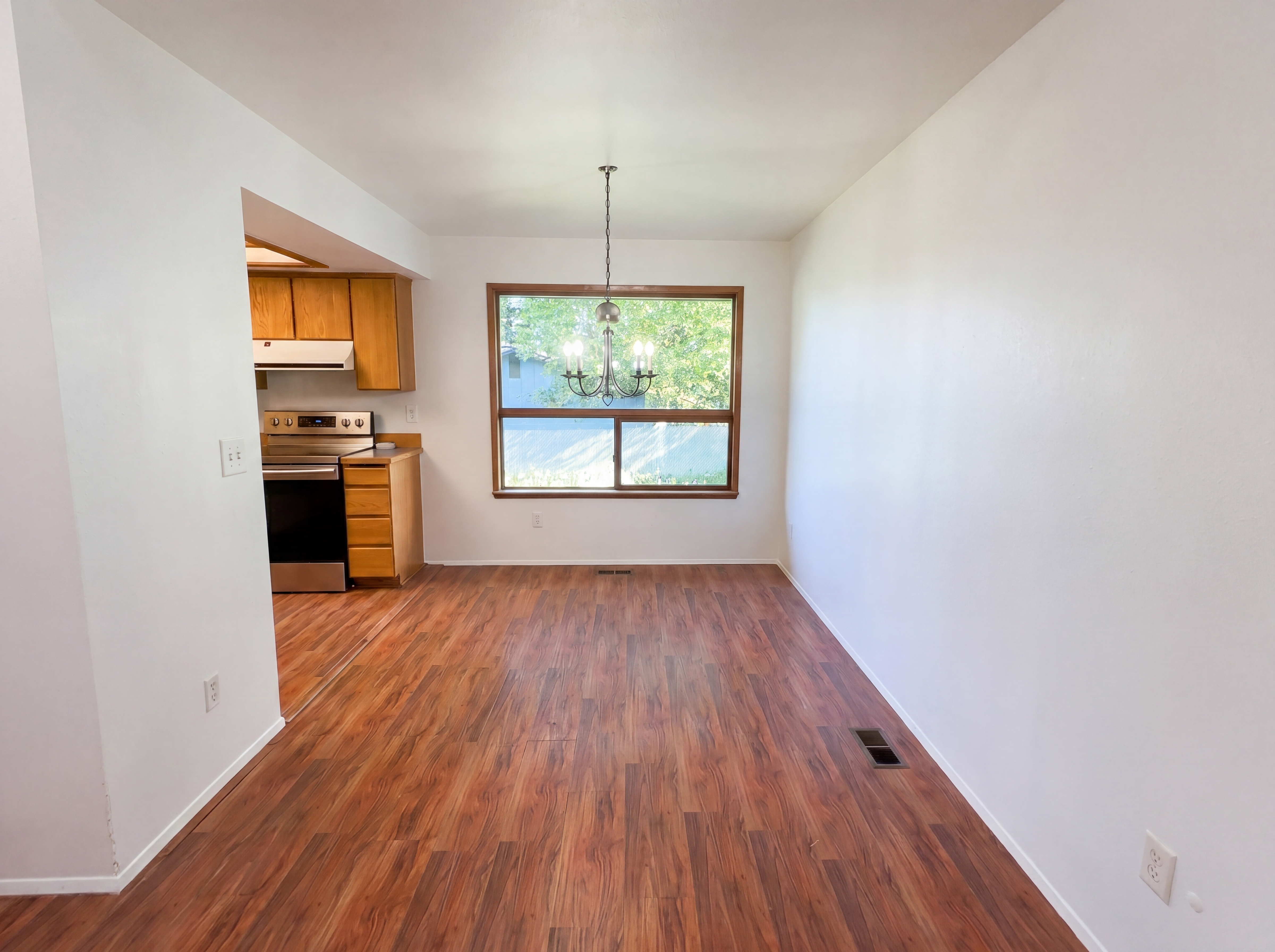 Photo 5 of 18 of 515 Thistle St, Port Angeles, WA