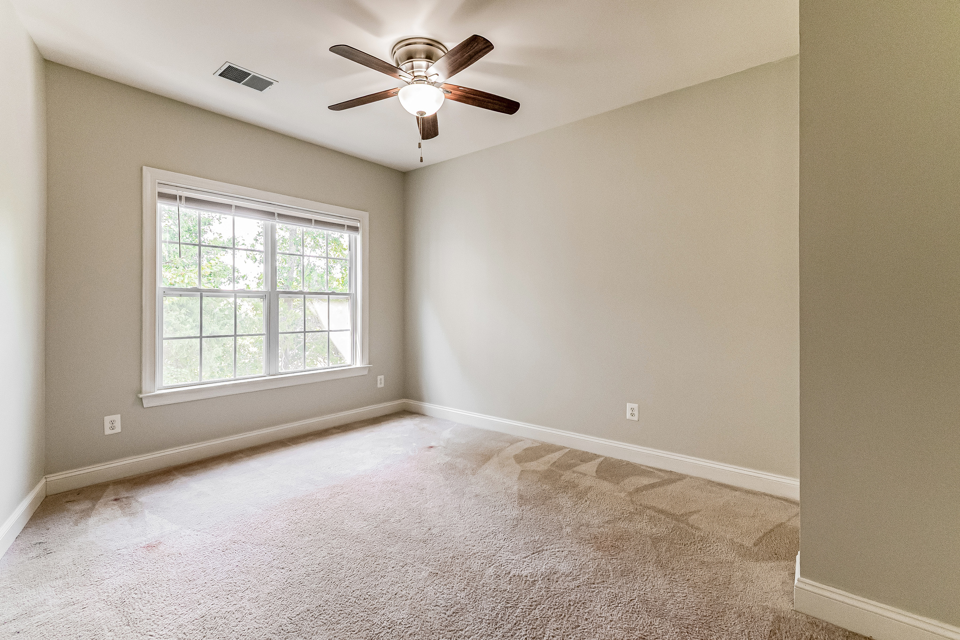 Photo 13 of 24 of 10132 Middlebrooks Ter, Nokesville, VA