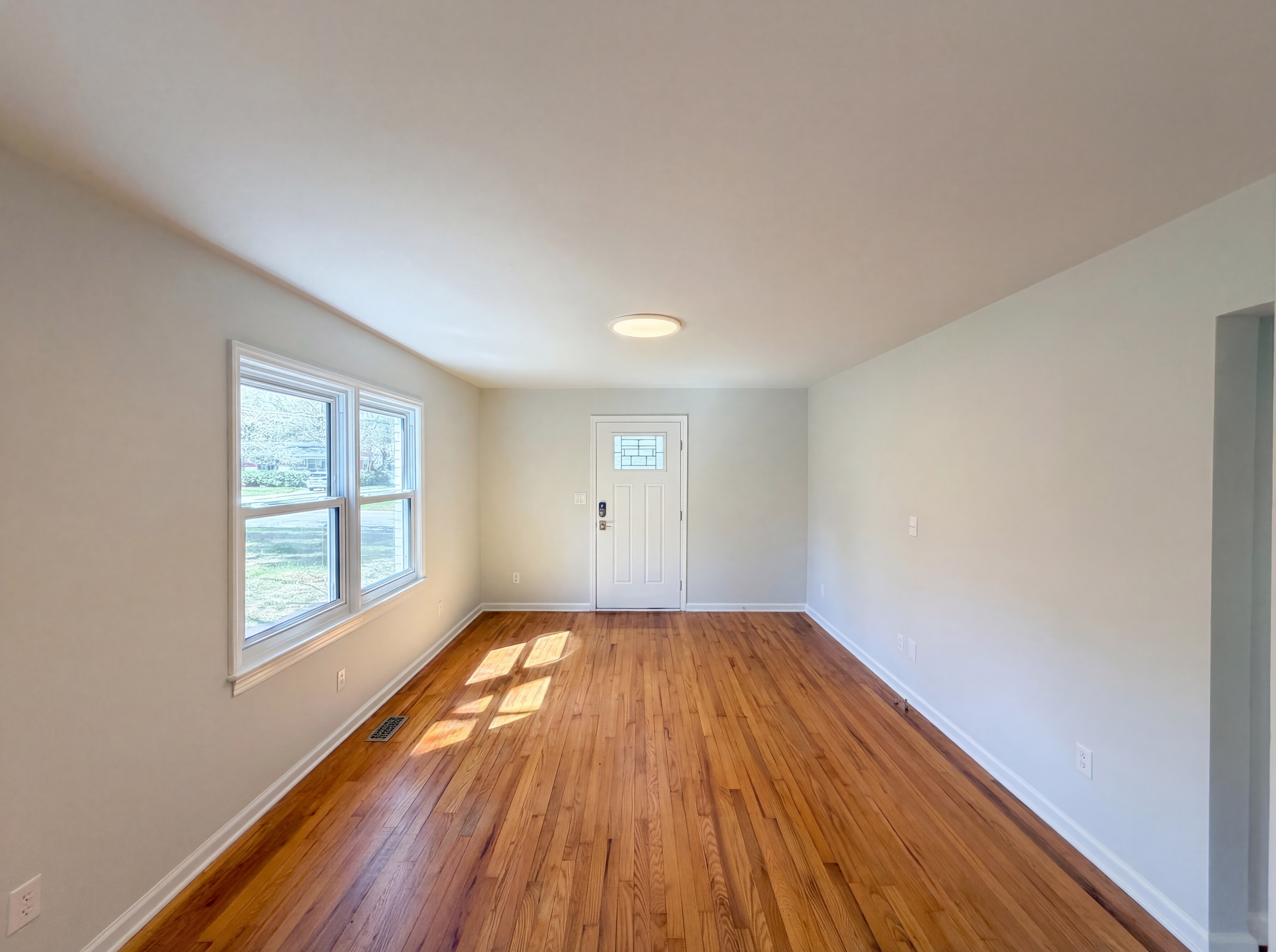 Photo 3 of 16 of 910 Devonport Dr, Raleigh, NC