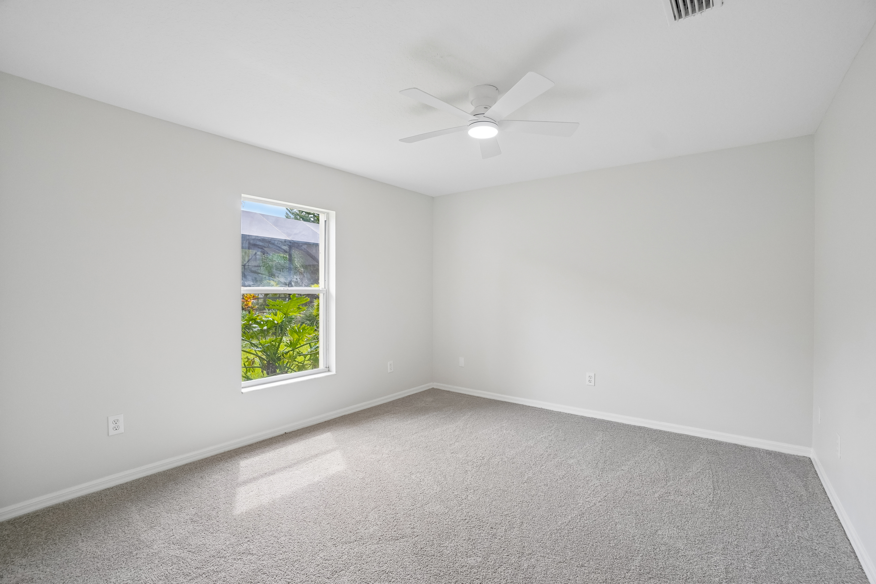 Photo 27 of 35 of 17718 Crystal Cove Pl, Lutz, FL