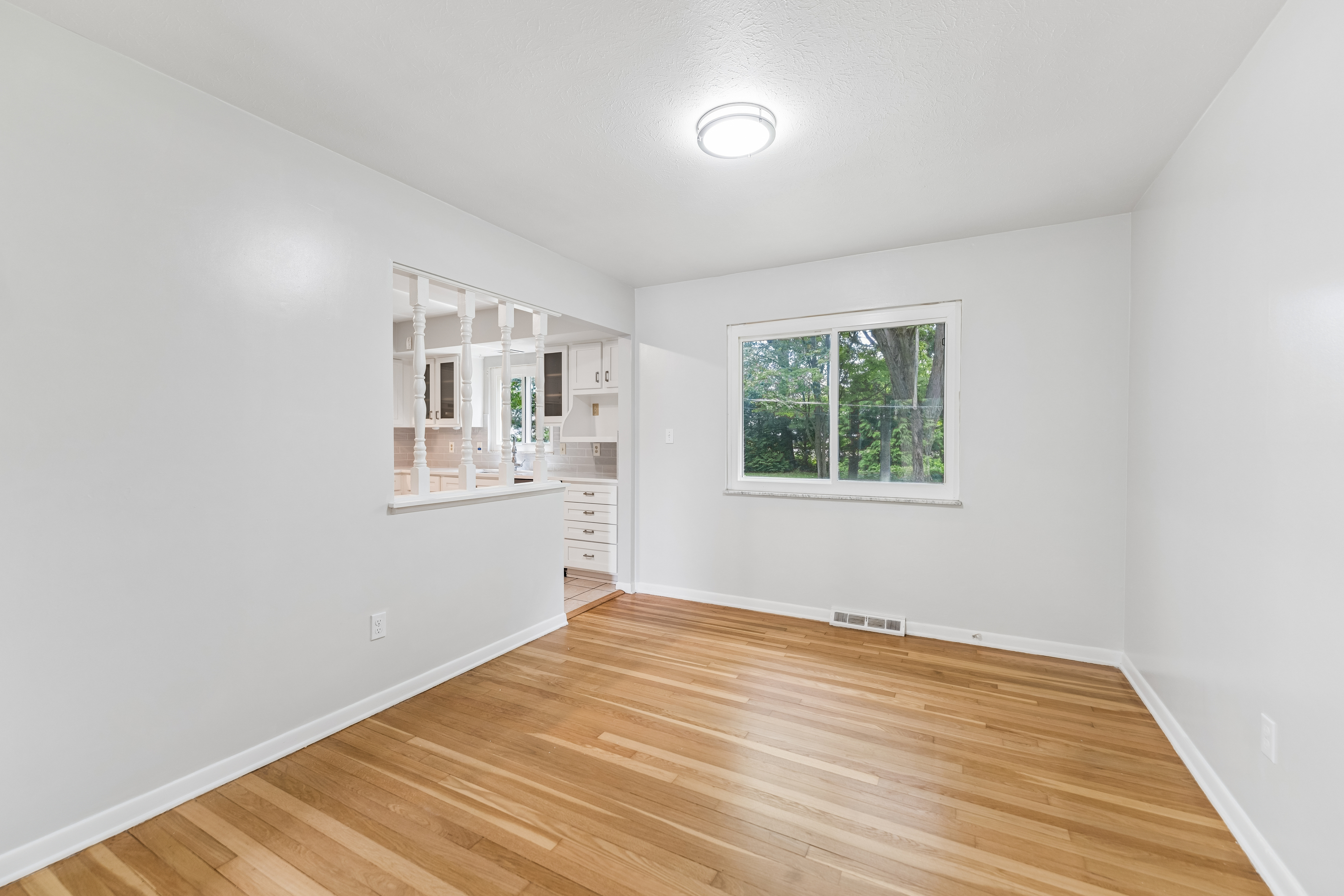 Photo 10 of 52 of 644 Wellfleet Dr, Bay Village, OH