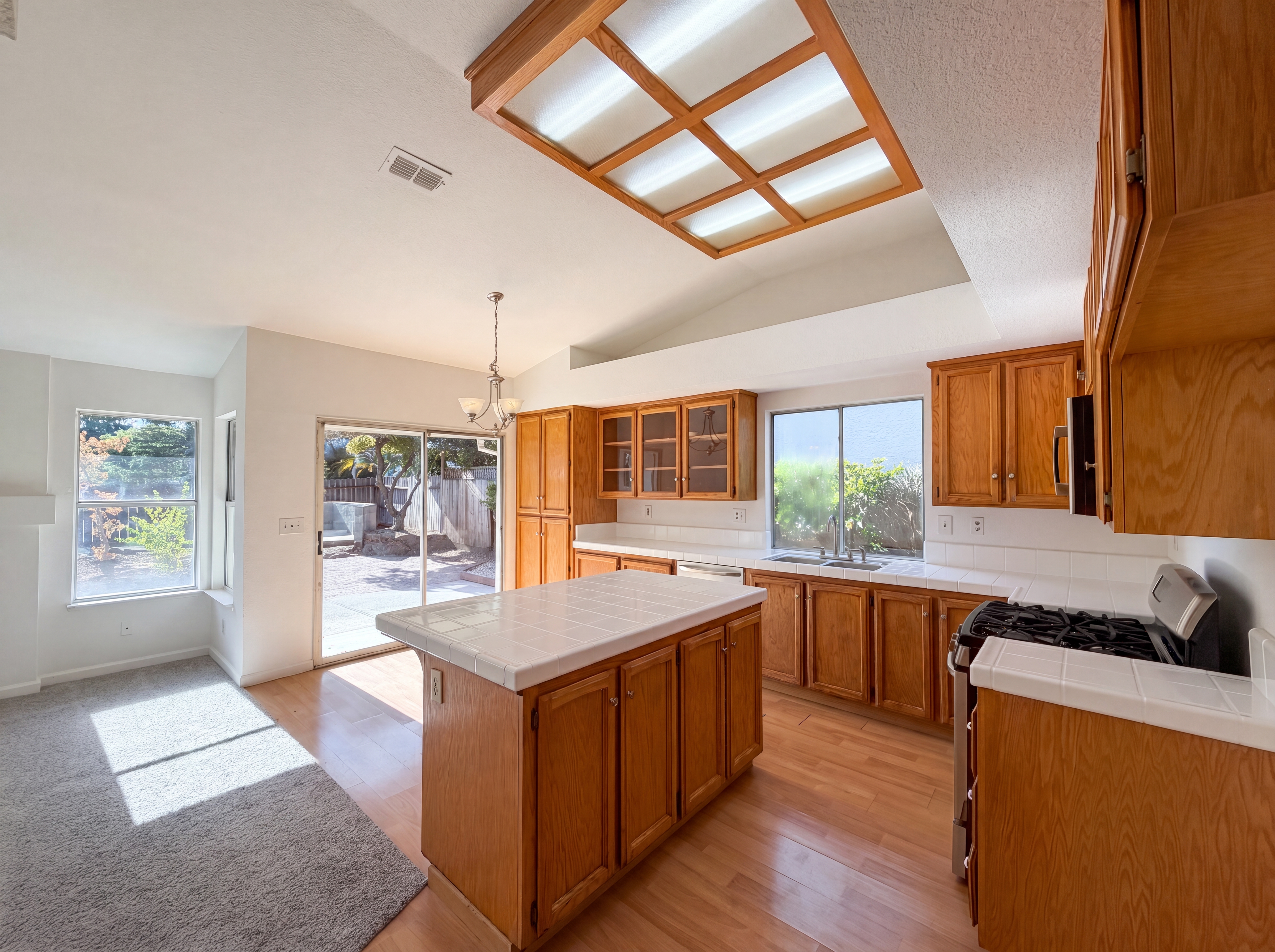 Photo 2 of 35 of 8027 Montevina Dr, Sacramento, CA