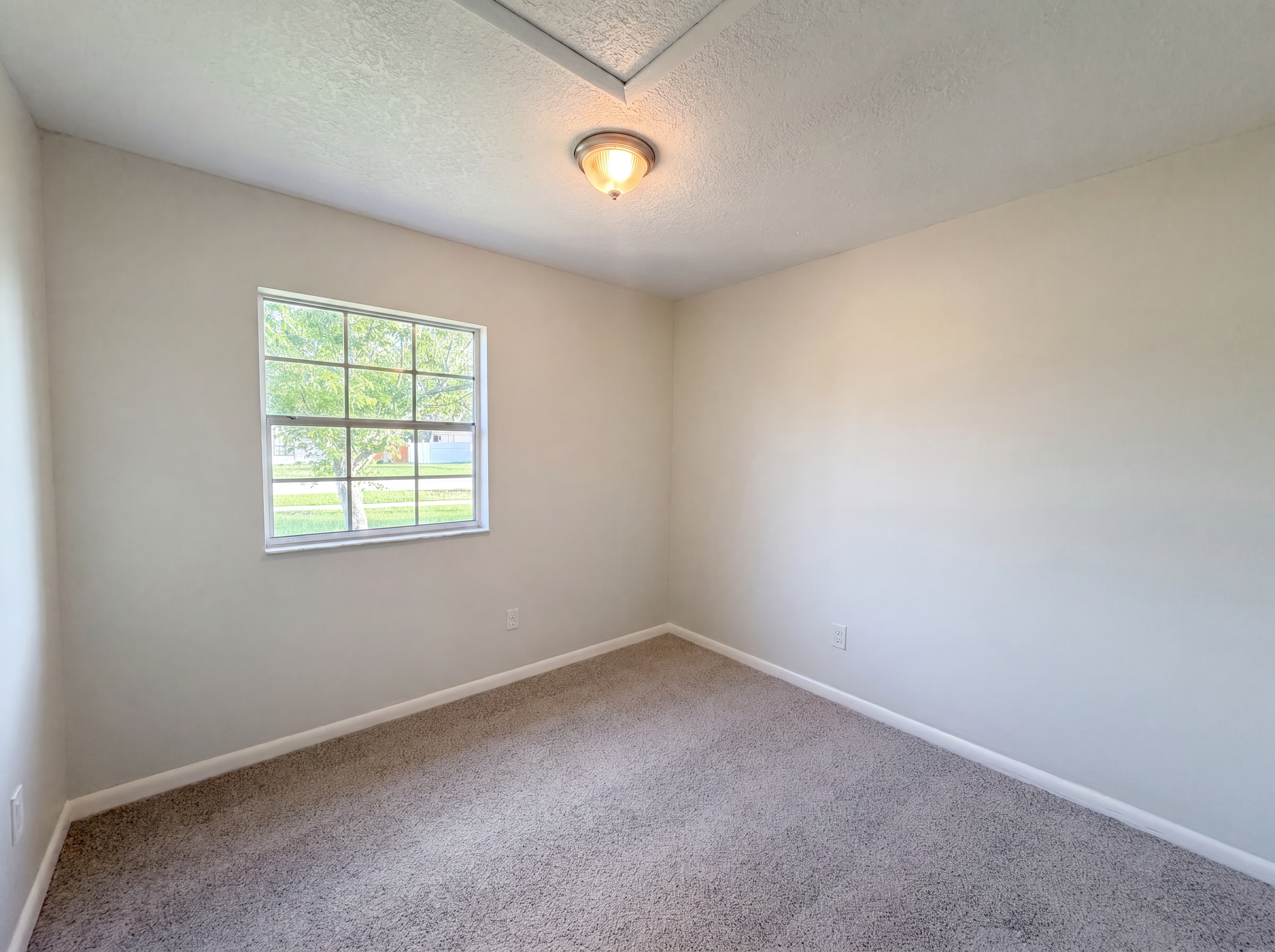 Photo 11 of 22 of 880 Fruitland Dr, Deltona, FL