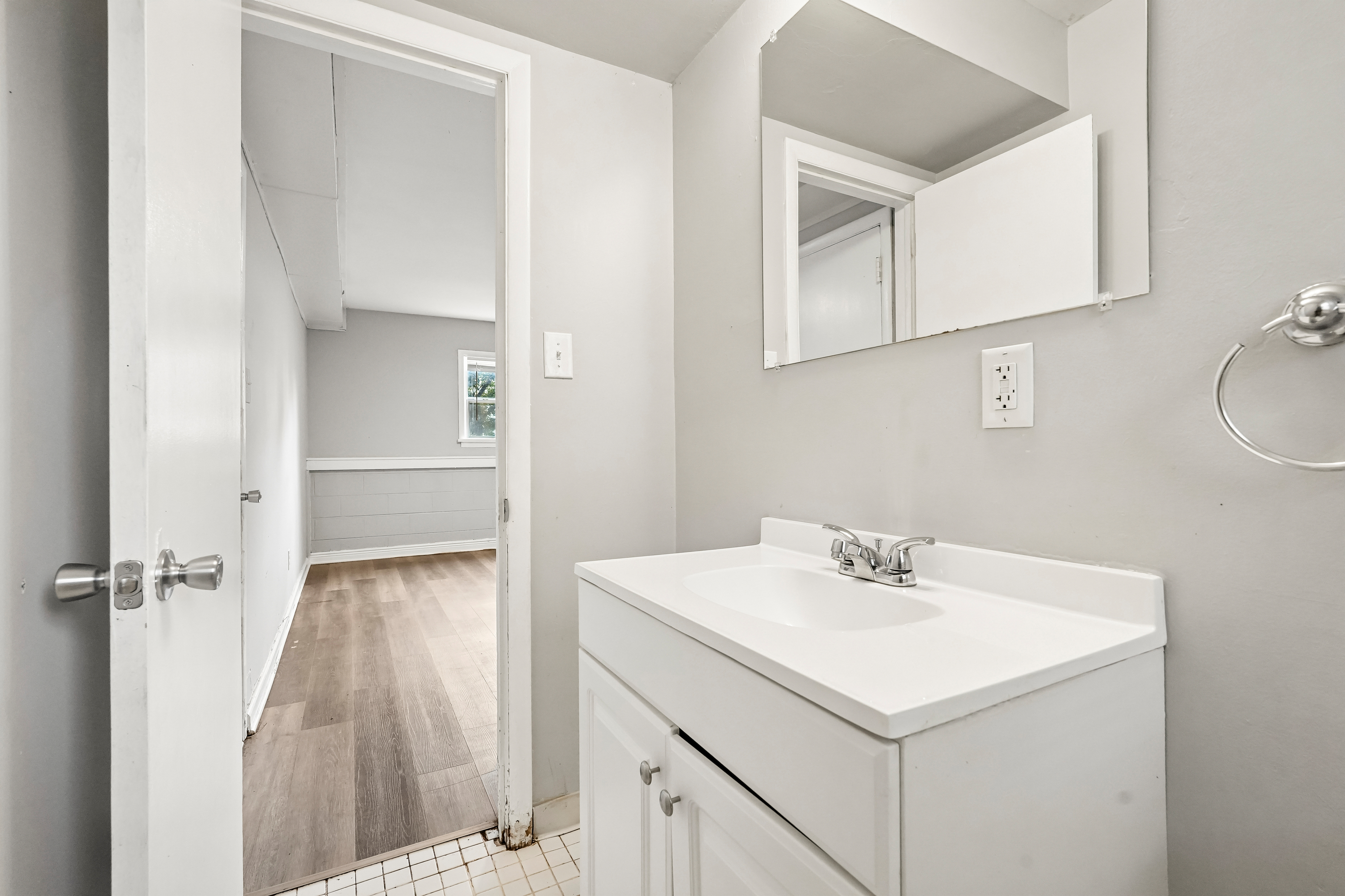 Photo 38 of 49 of 6147 E 40th St, Indianapolis, IN