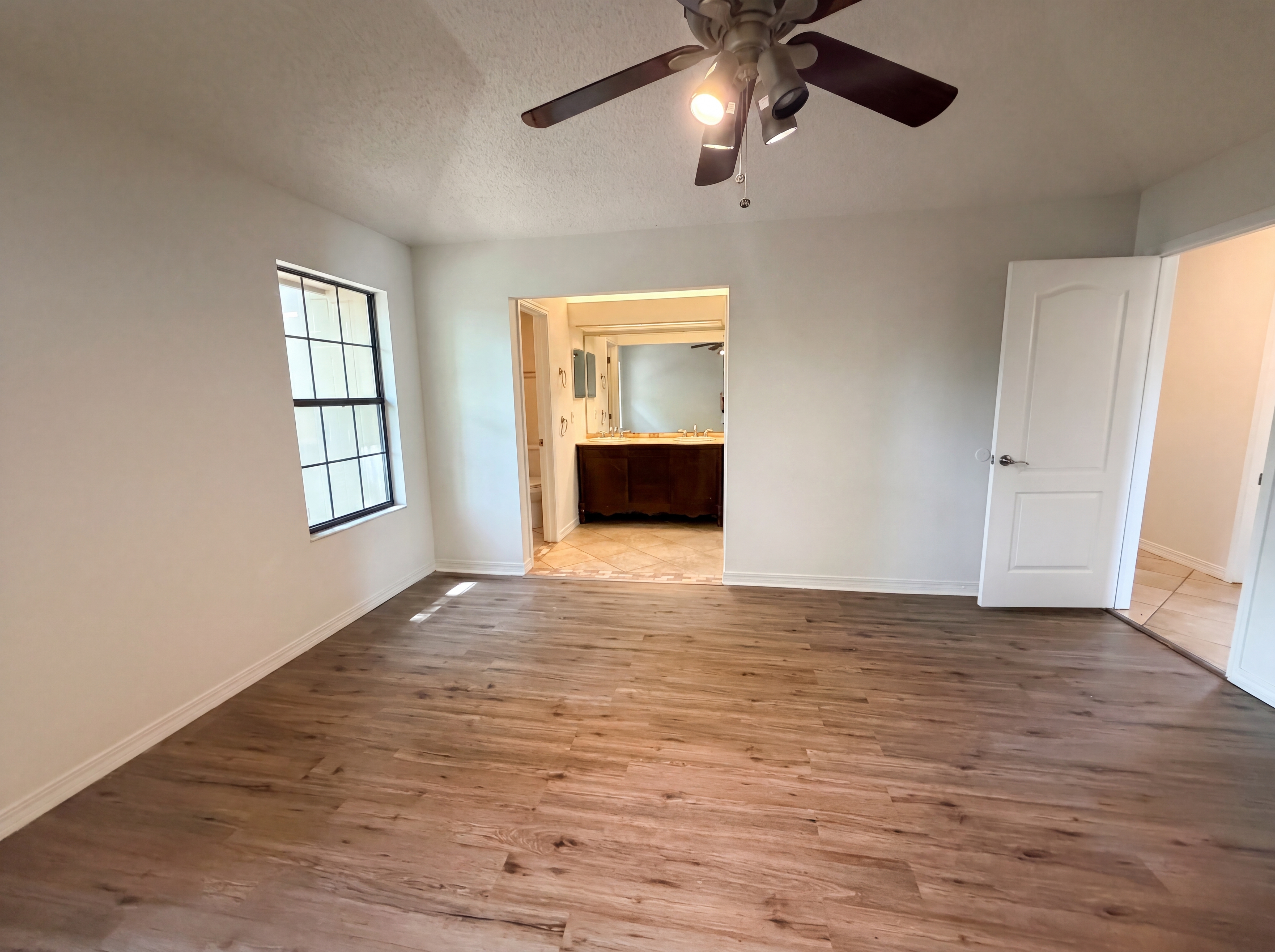 Photo 4 of 20 of 3160 Bridgeview Dr, Jacksonville, FL